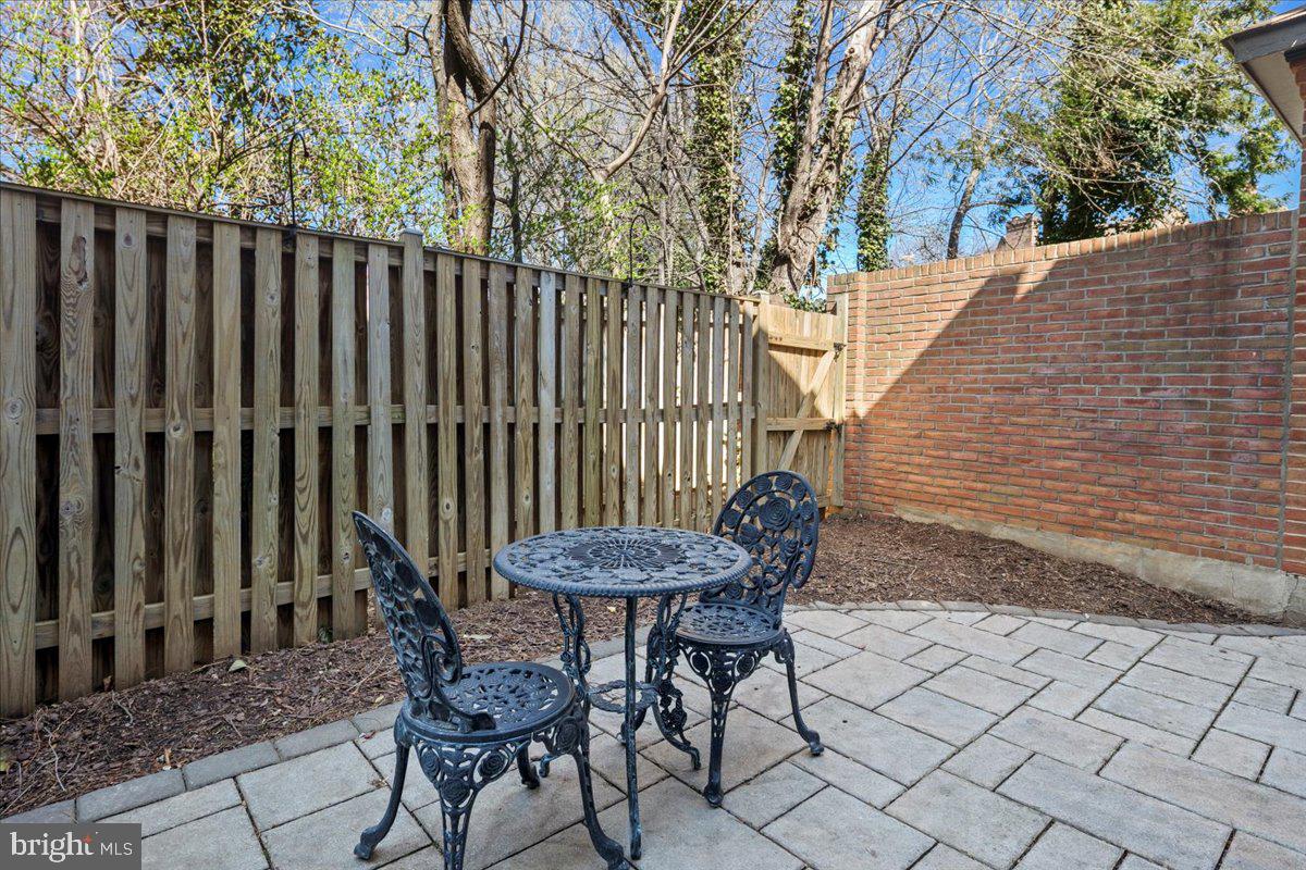 LAUREL MEWS - Residential