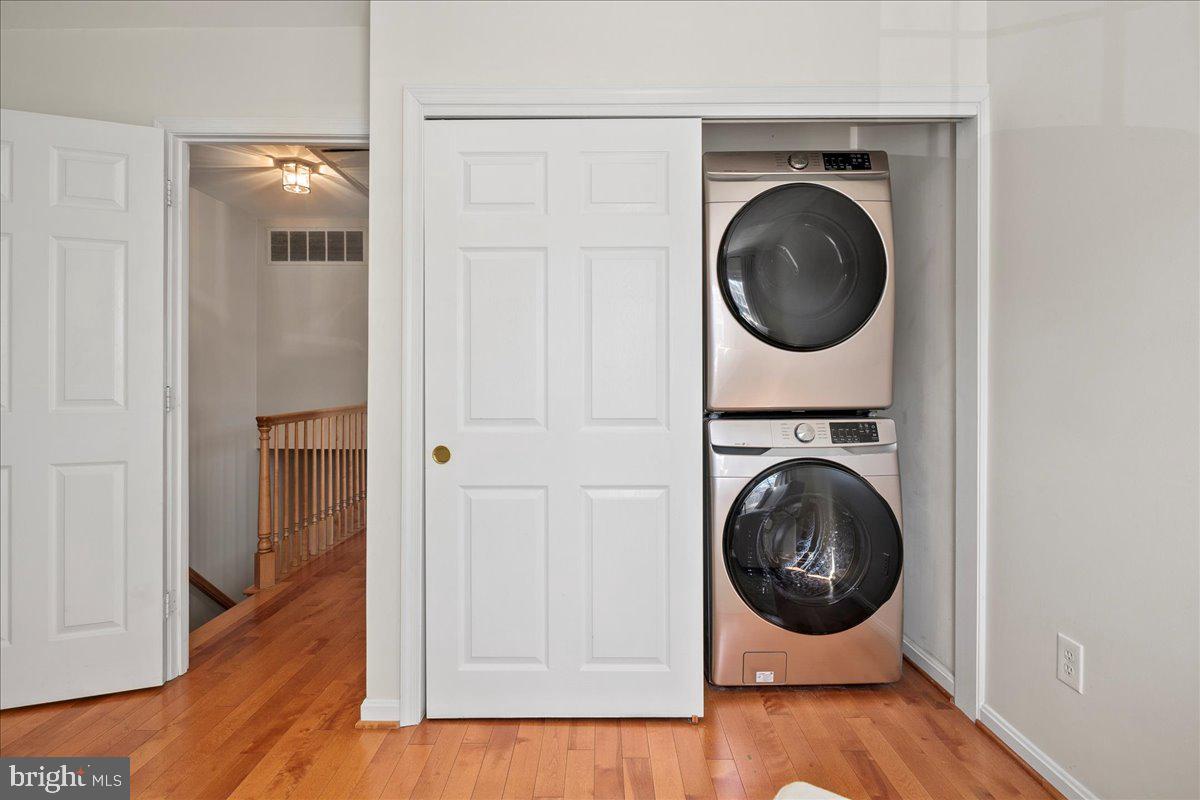 LAUREL MEWS - Residential