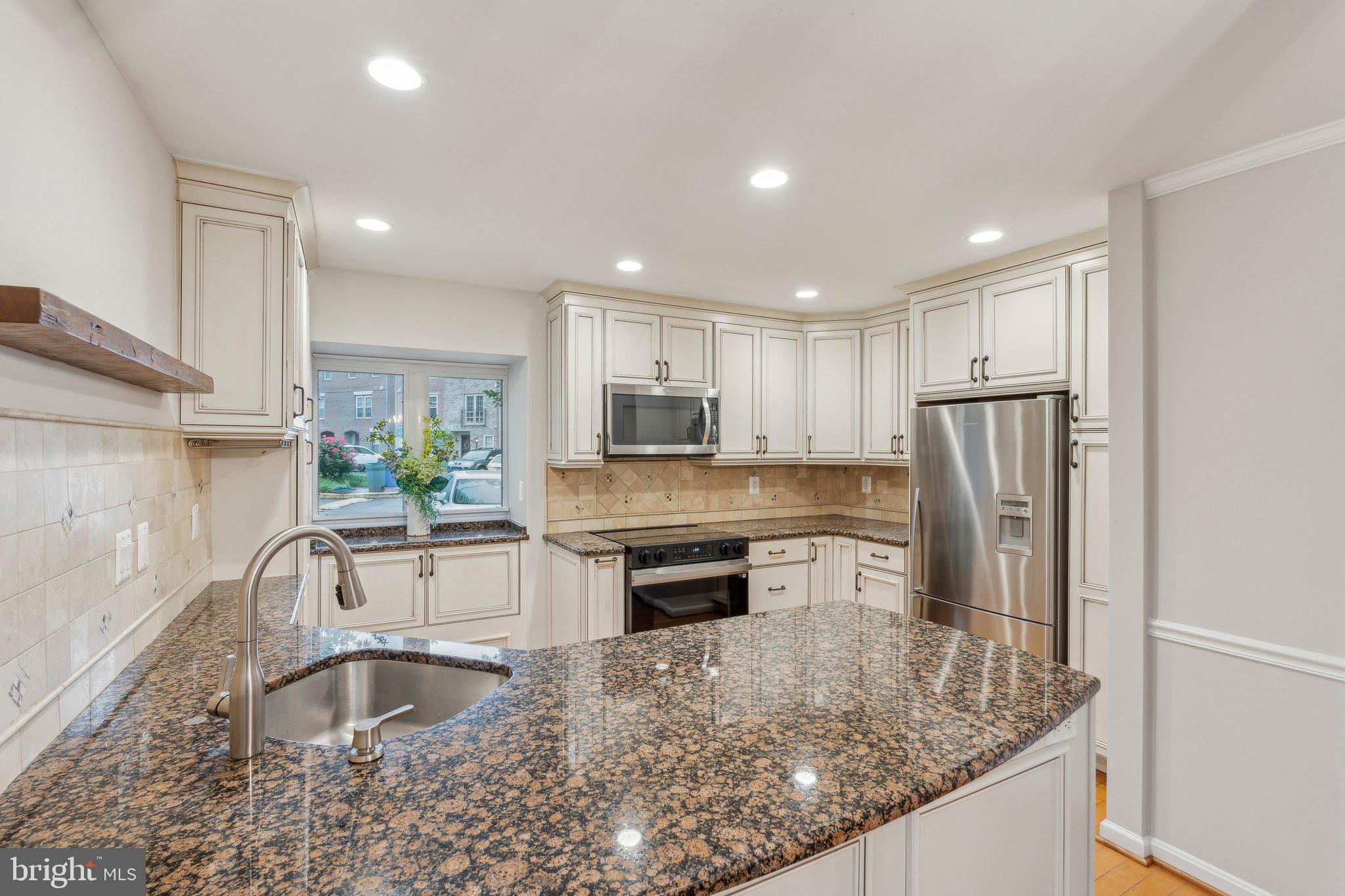 LAUREL MEWS - Residential