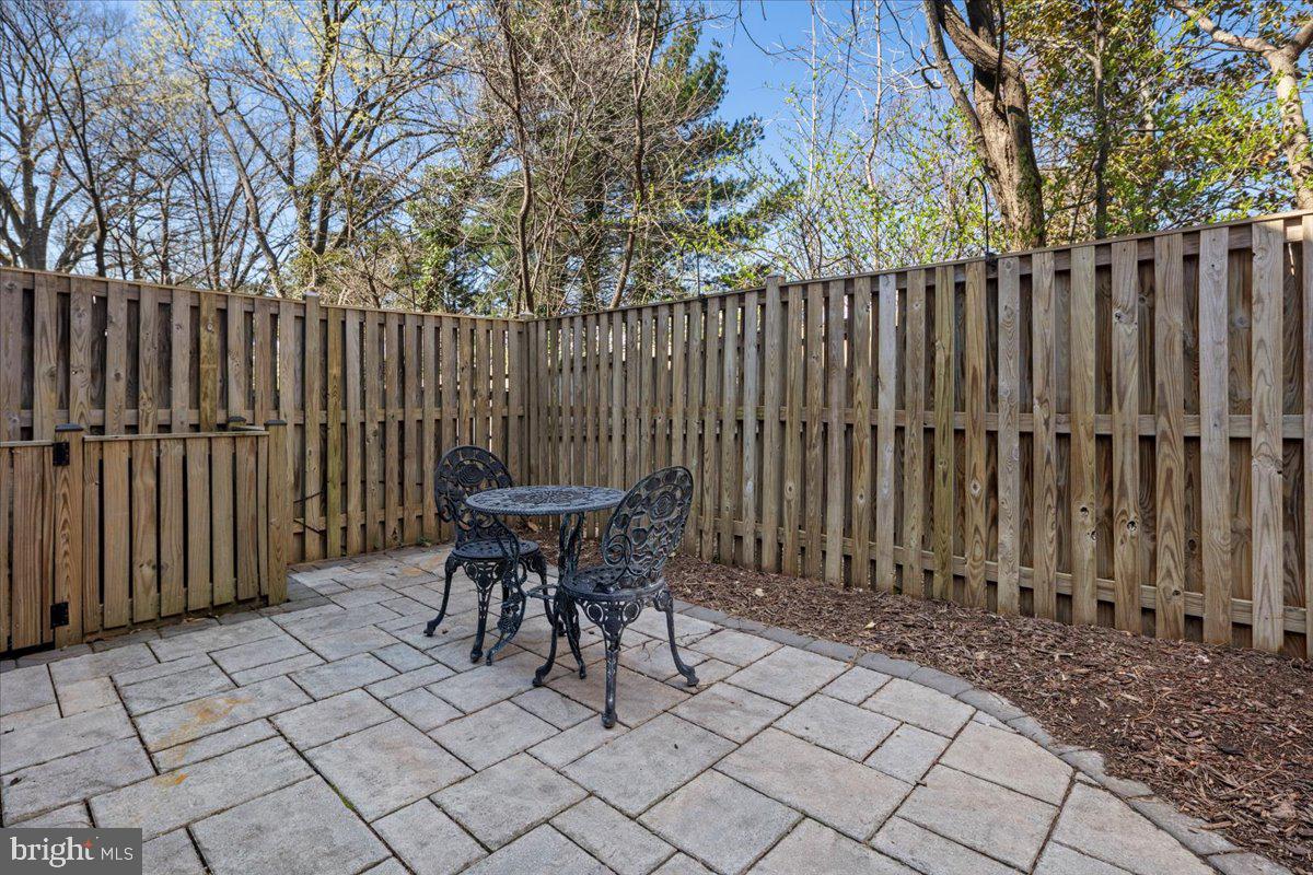 LAUREL MEWS - Residential