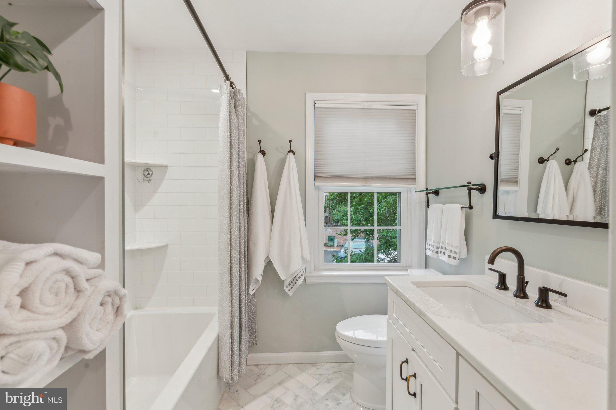 LAUREL MEWS - Residential