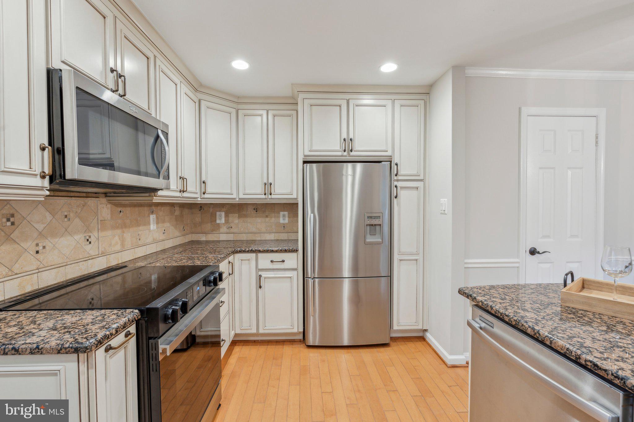 LAUREL MEWS - Residential