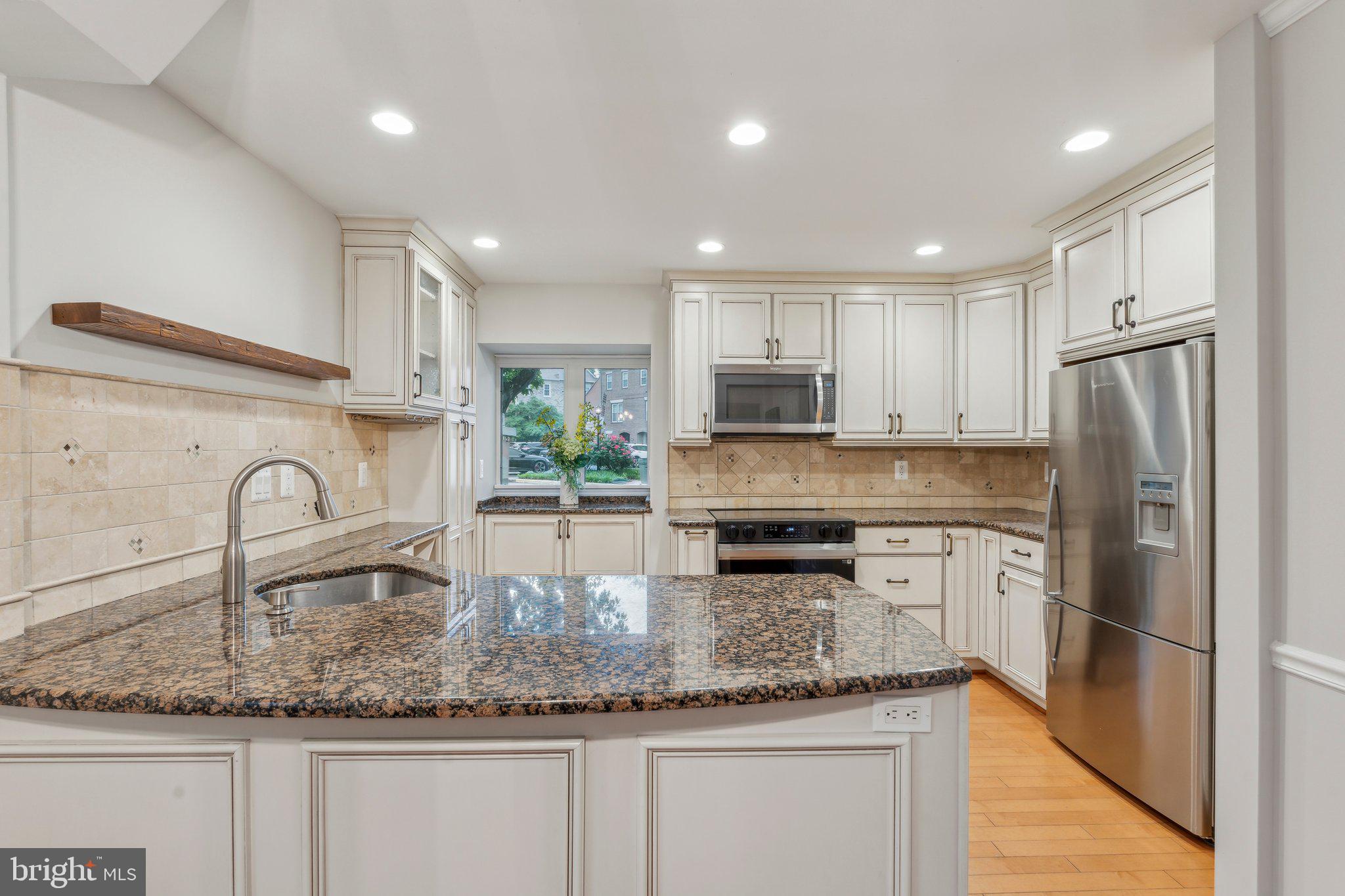 LAUREL MEWS - Residential