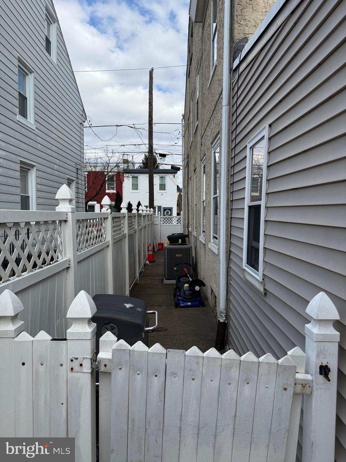 BRIDESBURG - Residential