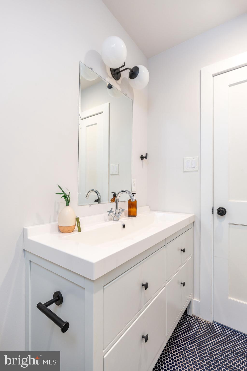 EAST KENSINGTON - Residential