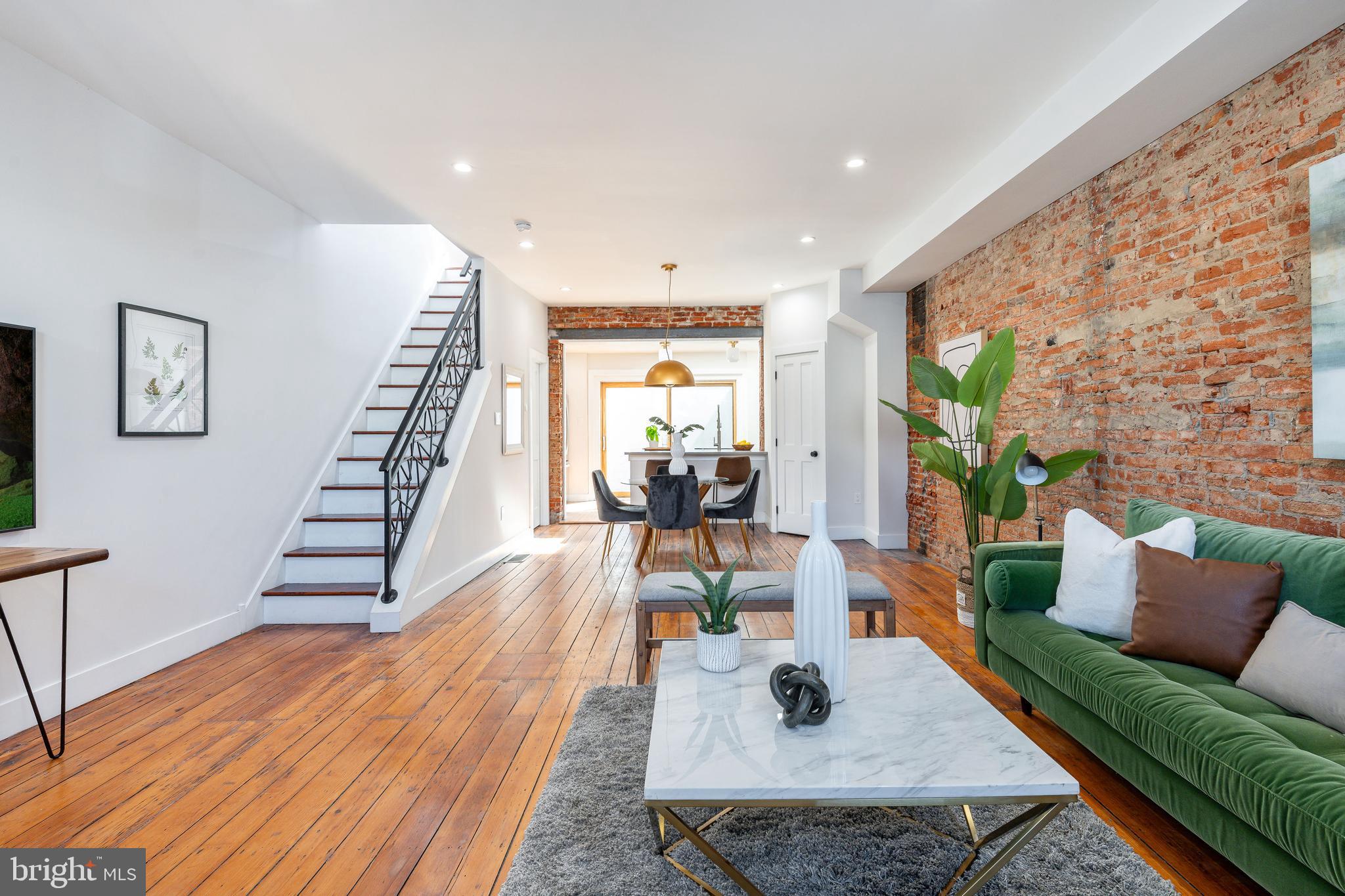 EAST KENSINGTON - Residential