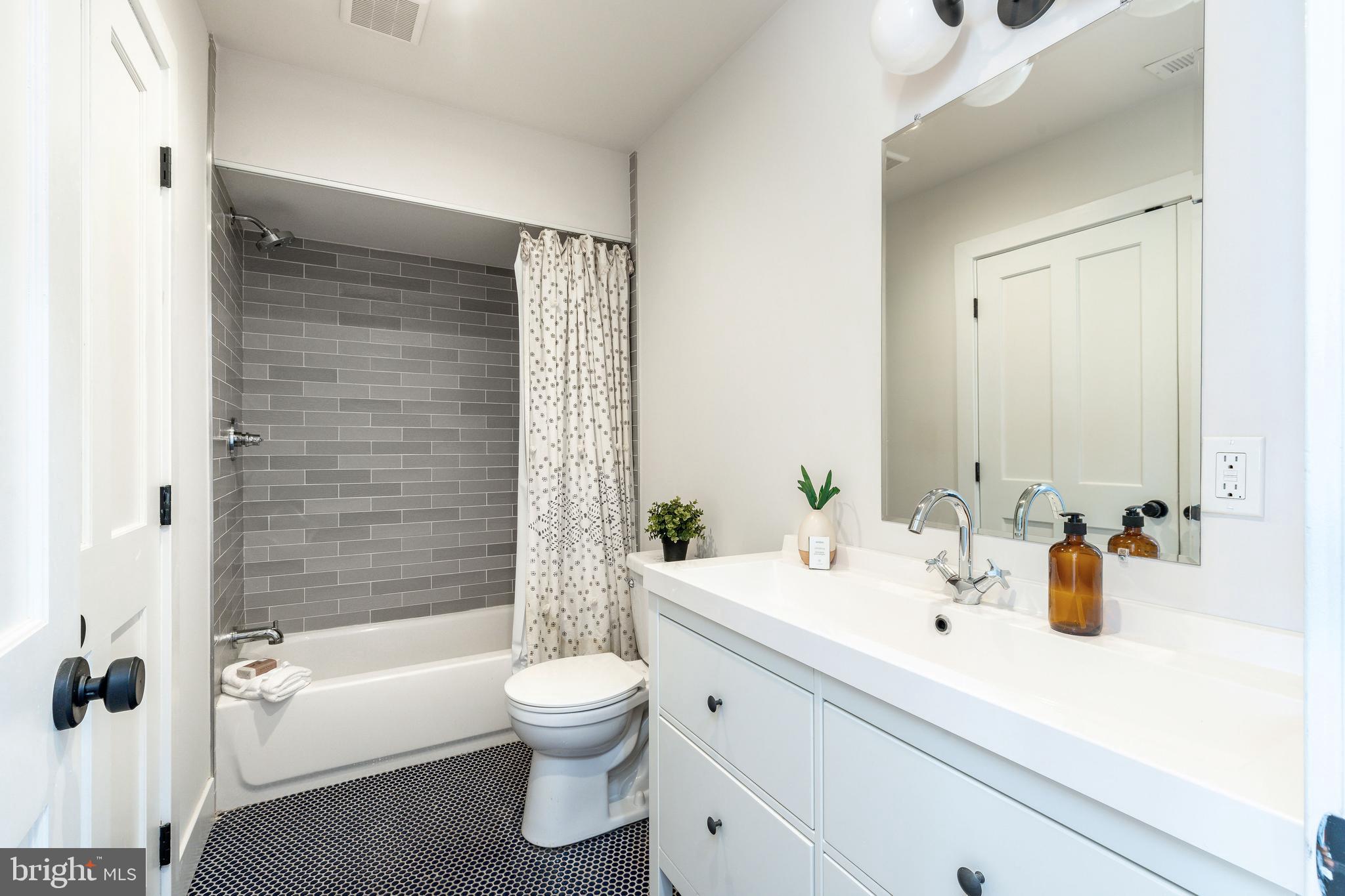 EAST KENSINGTON - Residential