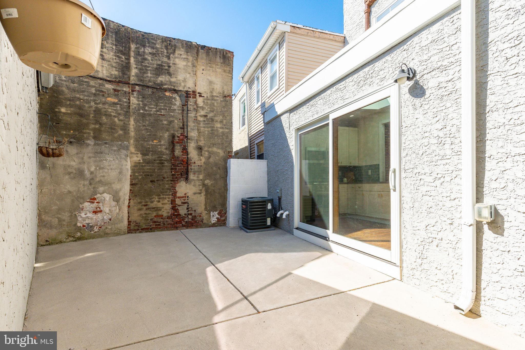 EAST KENSINGTON - Residential