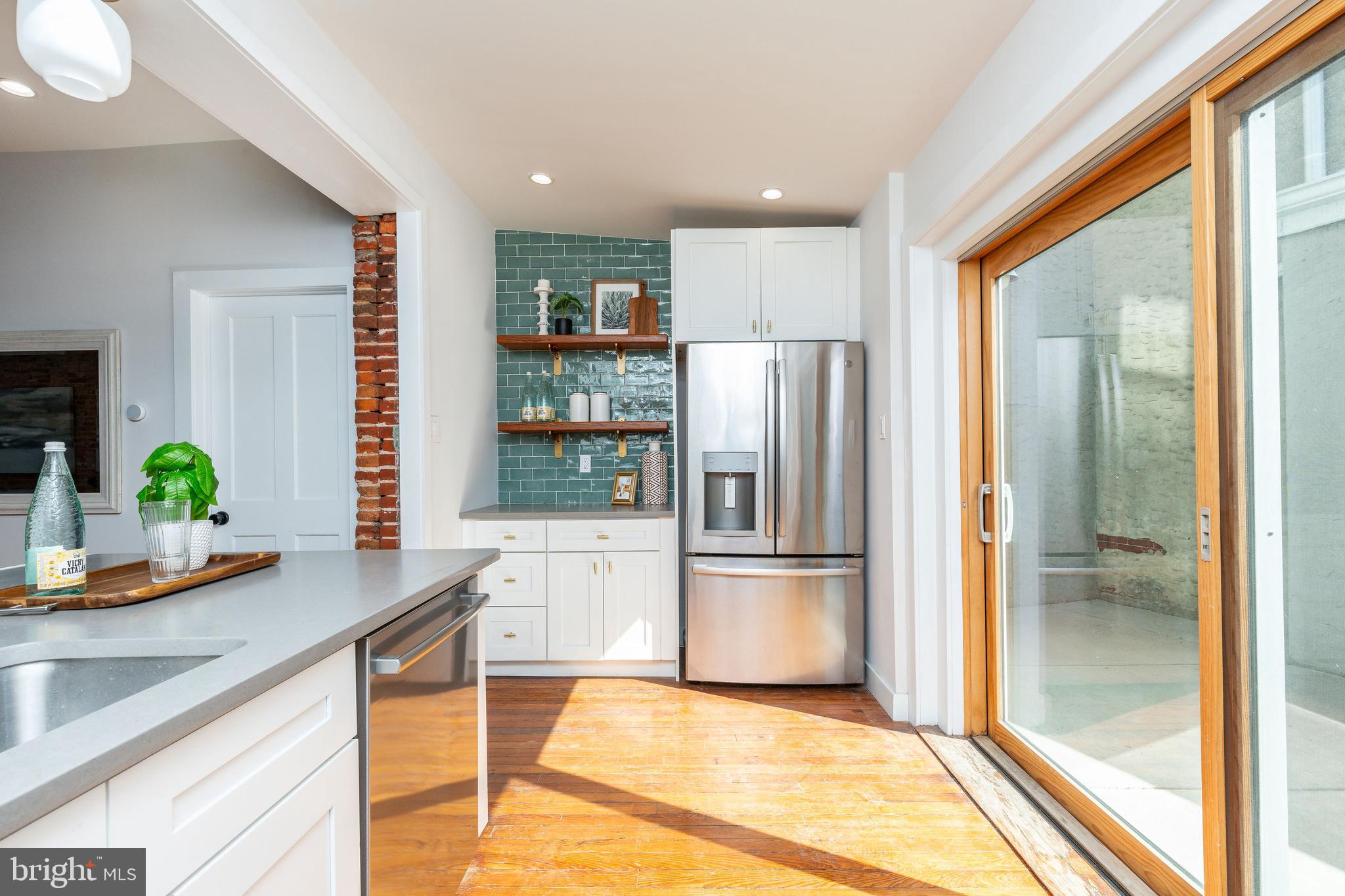 EAST KENSINGTON - Residential