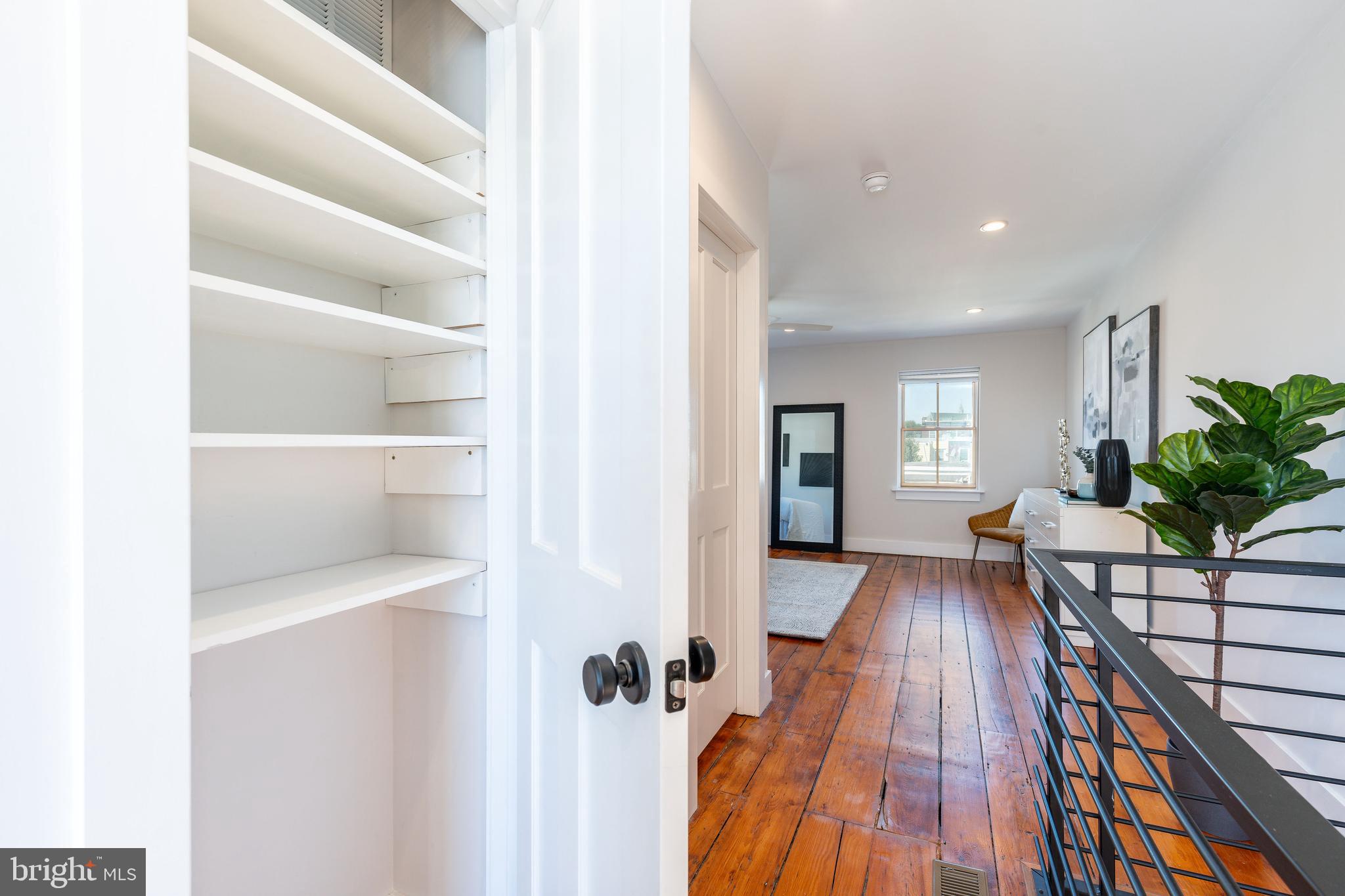 EAST KENSINGTON - Residential