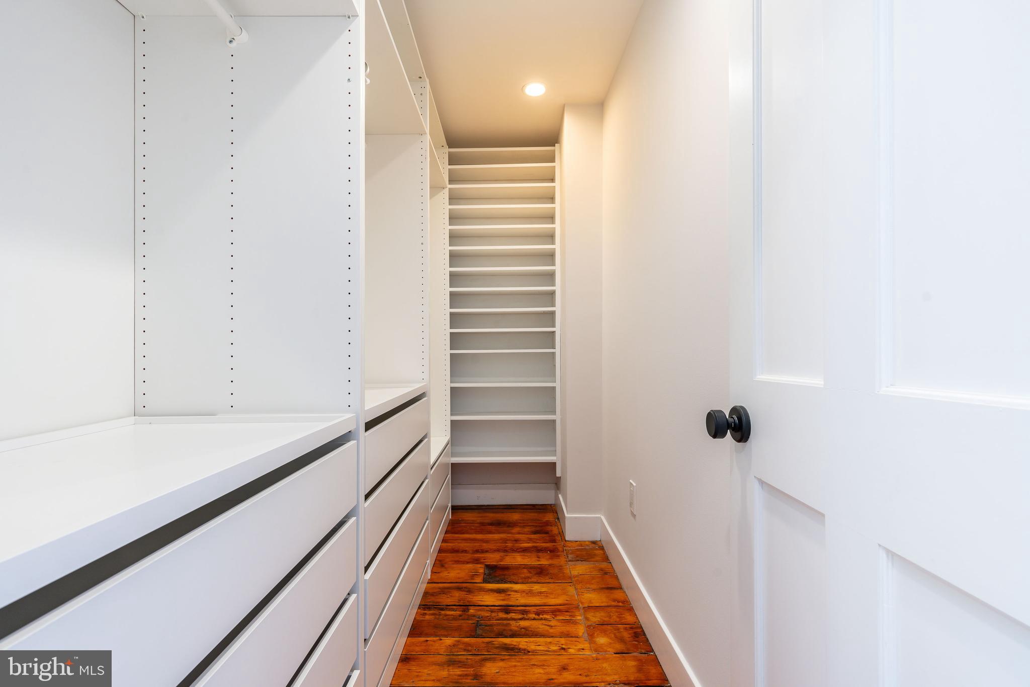 EAST KENSINGTON - Residential