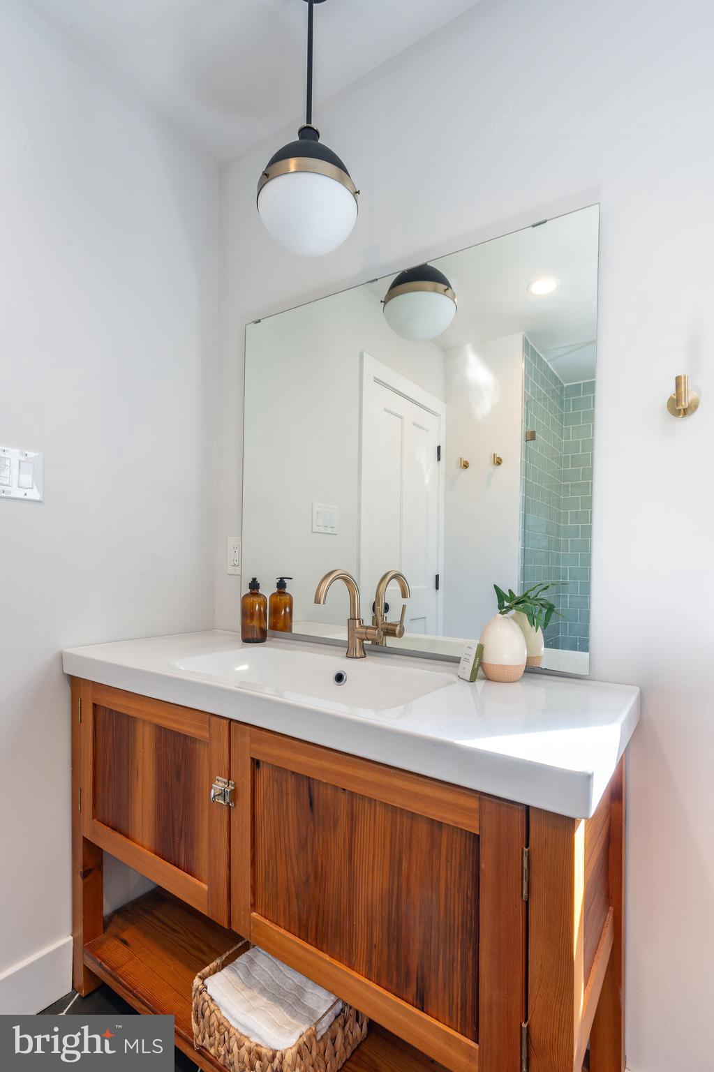 EAST KENSINGTON - Residential