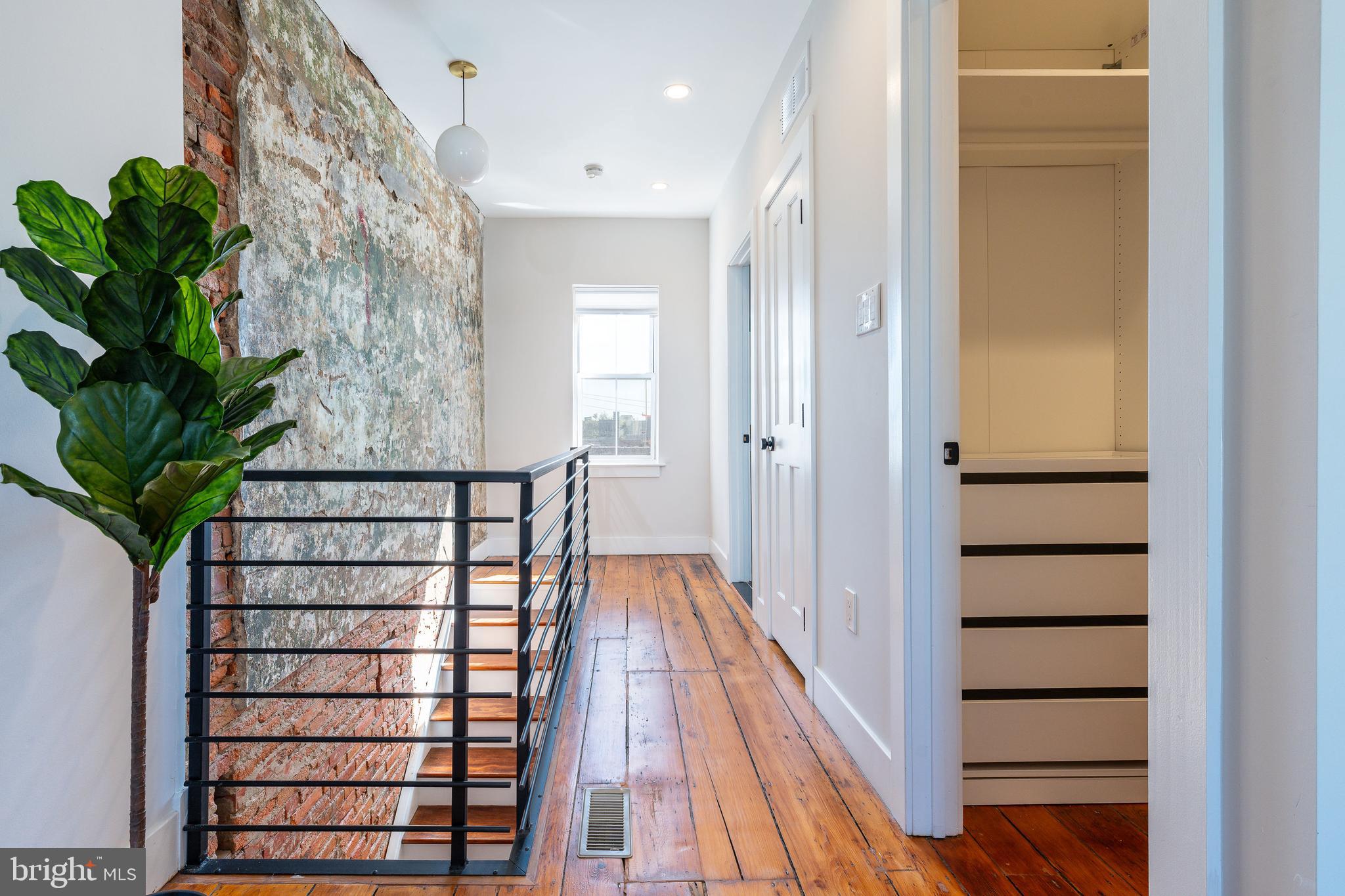 EAST KENSINGTON - Residential