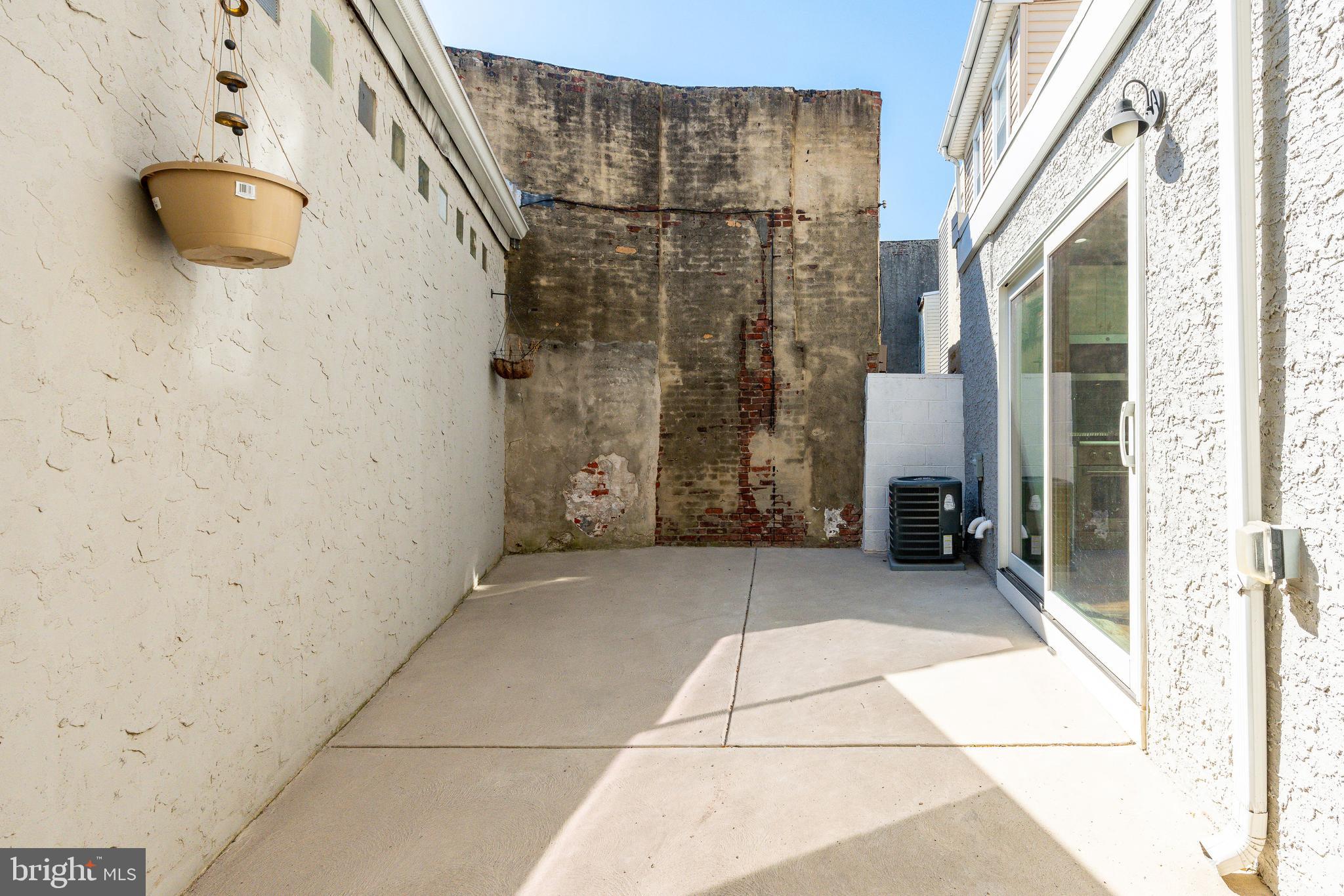 EAST KENSINGTON - Residential