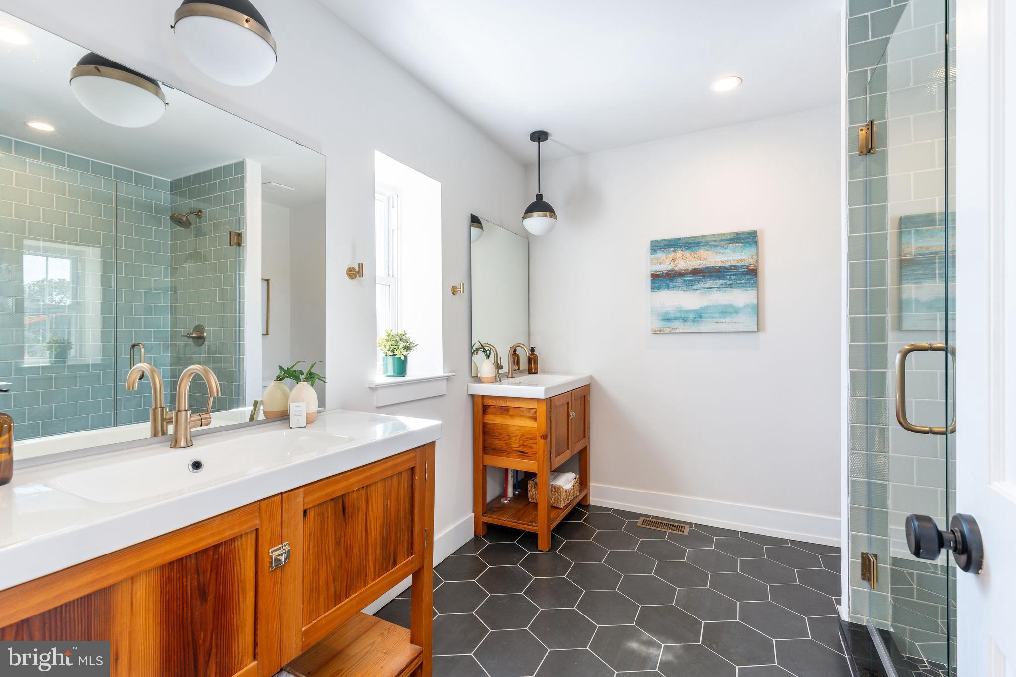 EAST KENSINGTON - Residential