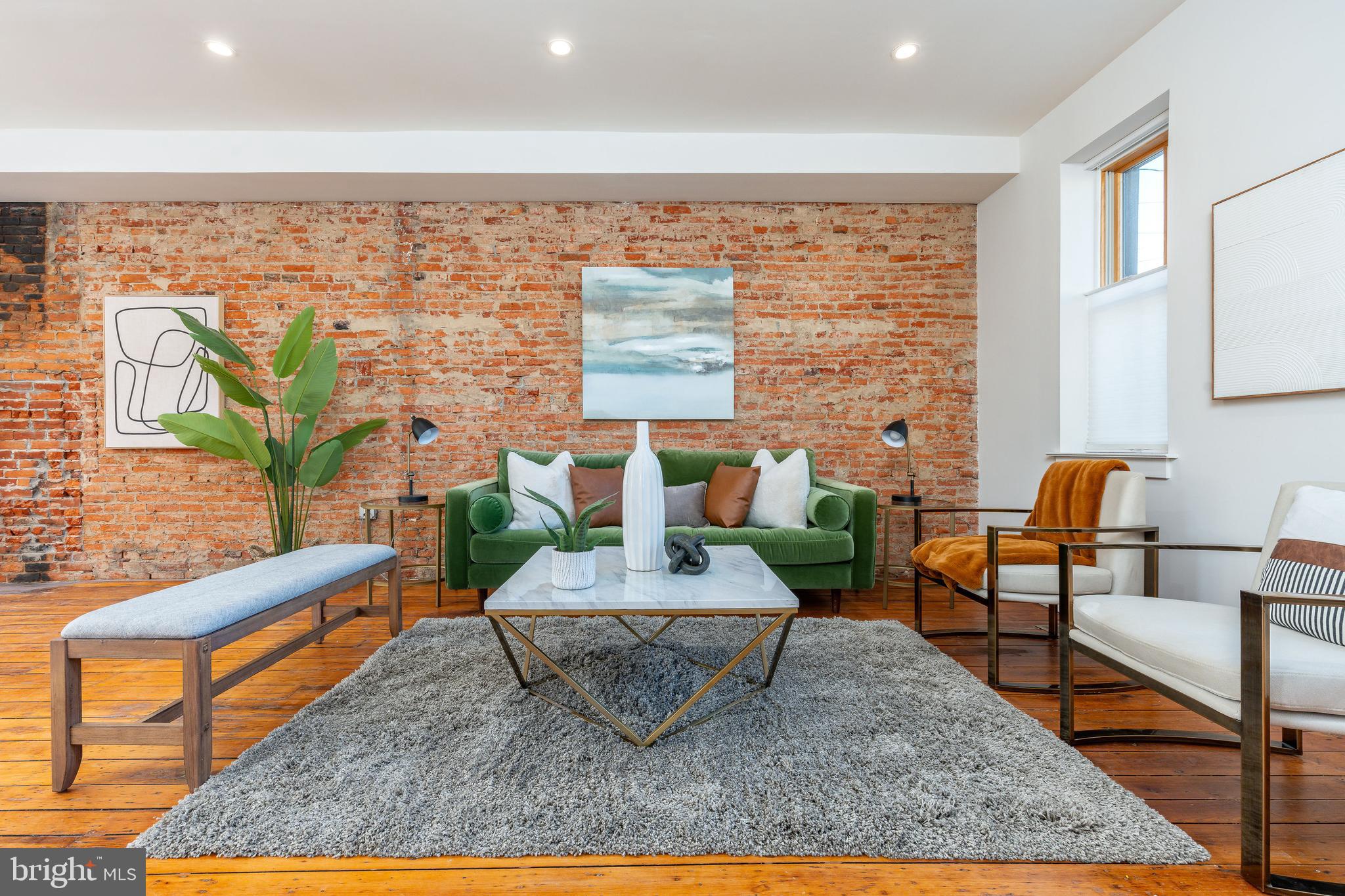 EAST KENSINGTON - Residential