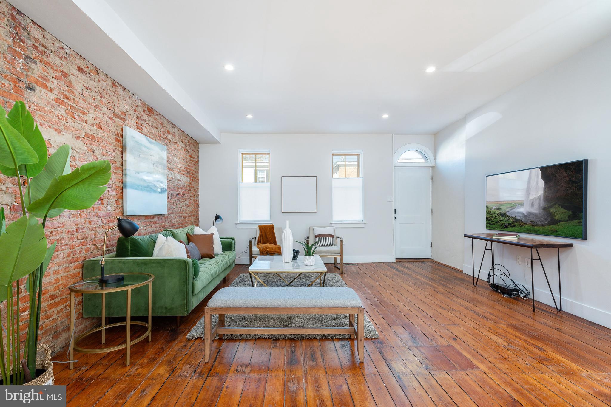 EAST KENSINGTON - Residential