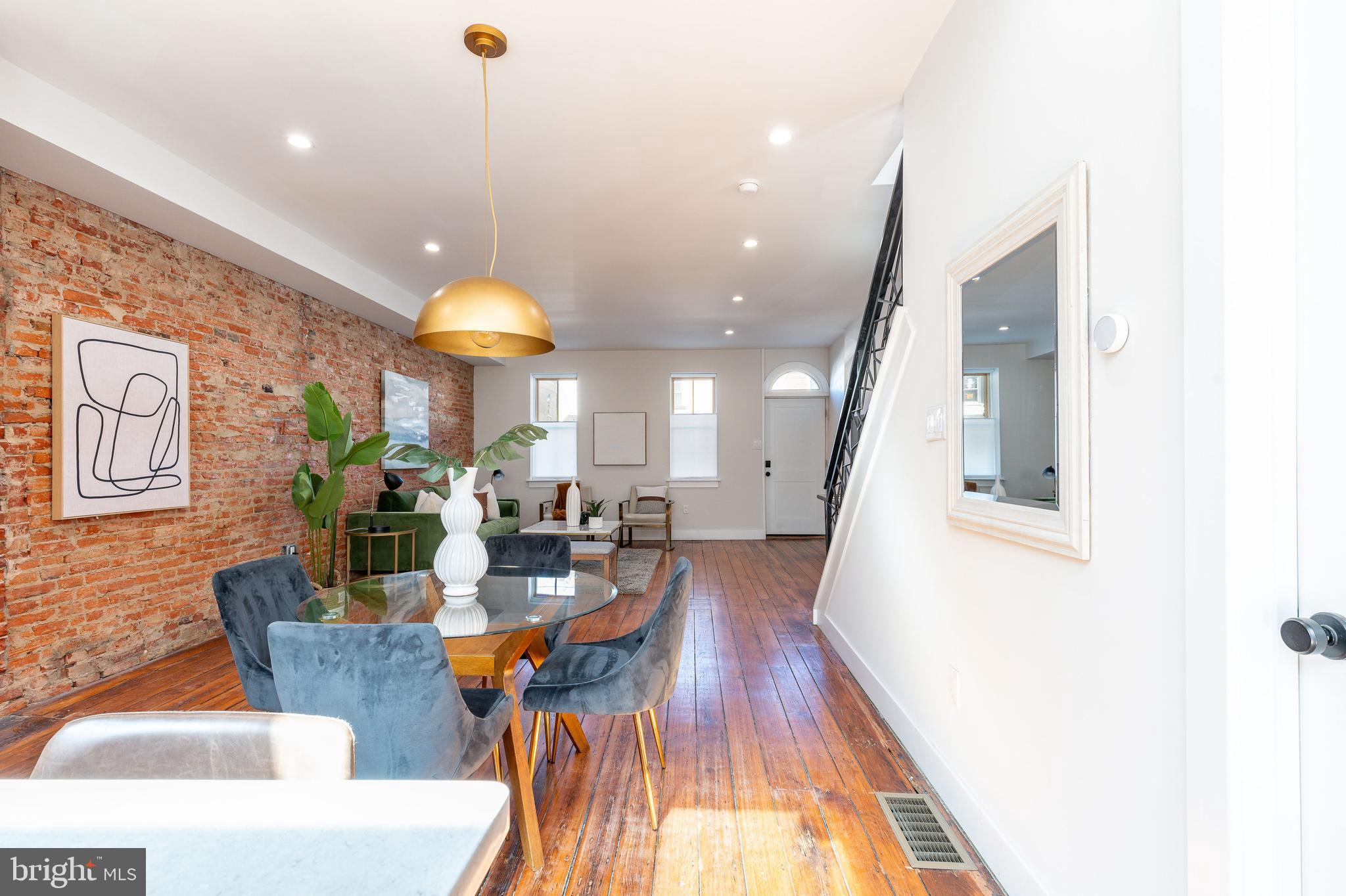 EAST KENSINGTON - Residential