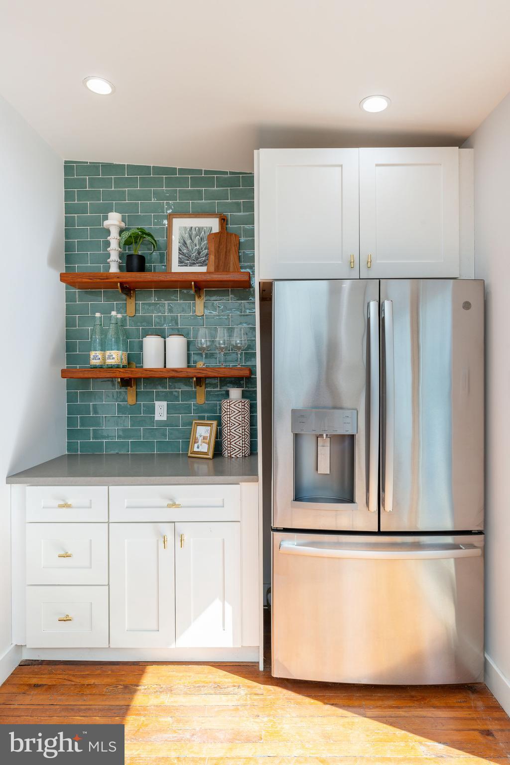 EAST KENSINGTON - Residential