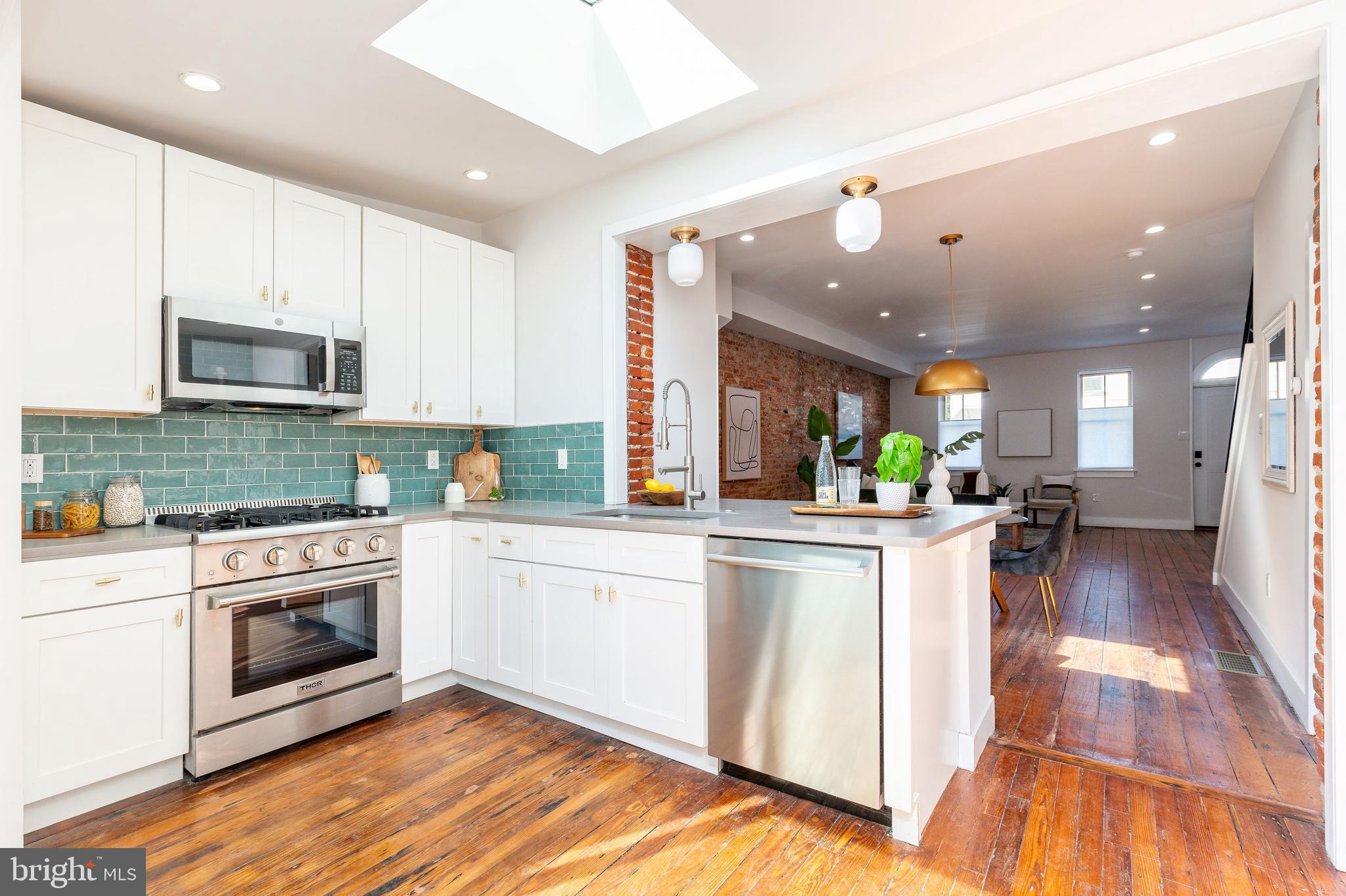 EAST KENSINGTON - Residential