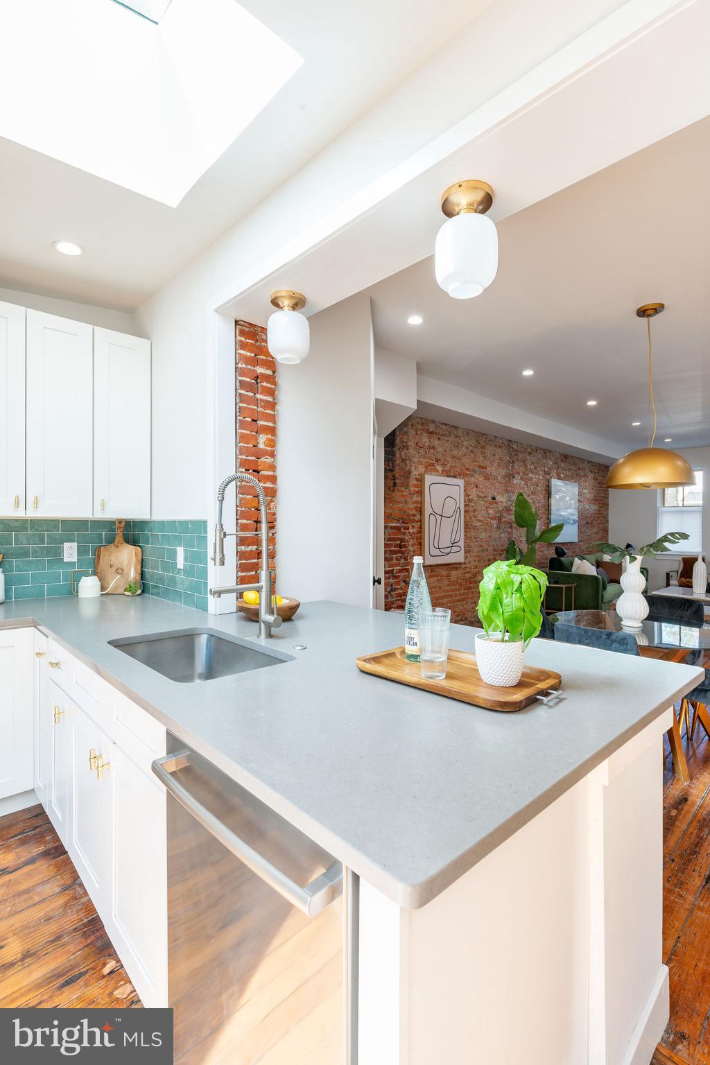 EAST KENSINGTON - Residential