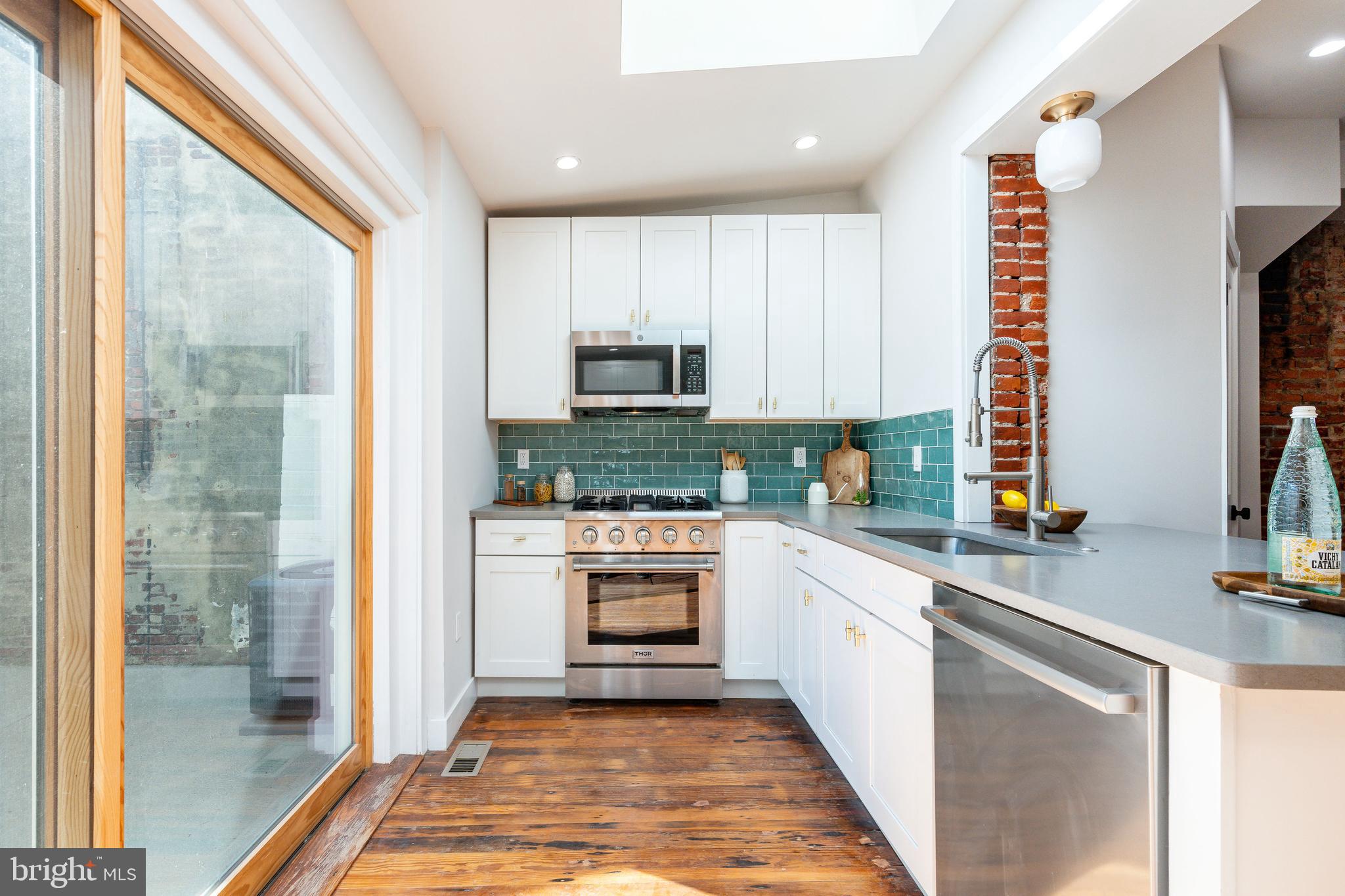 EAST KENSINGTON - Residential