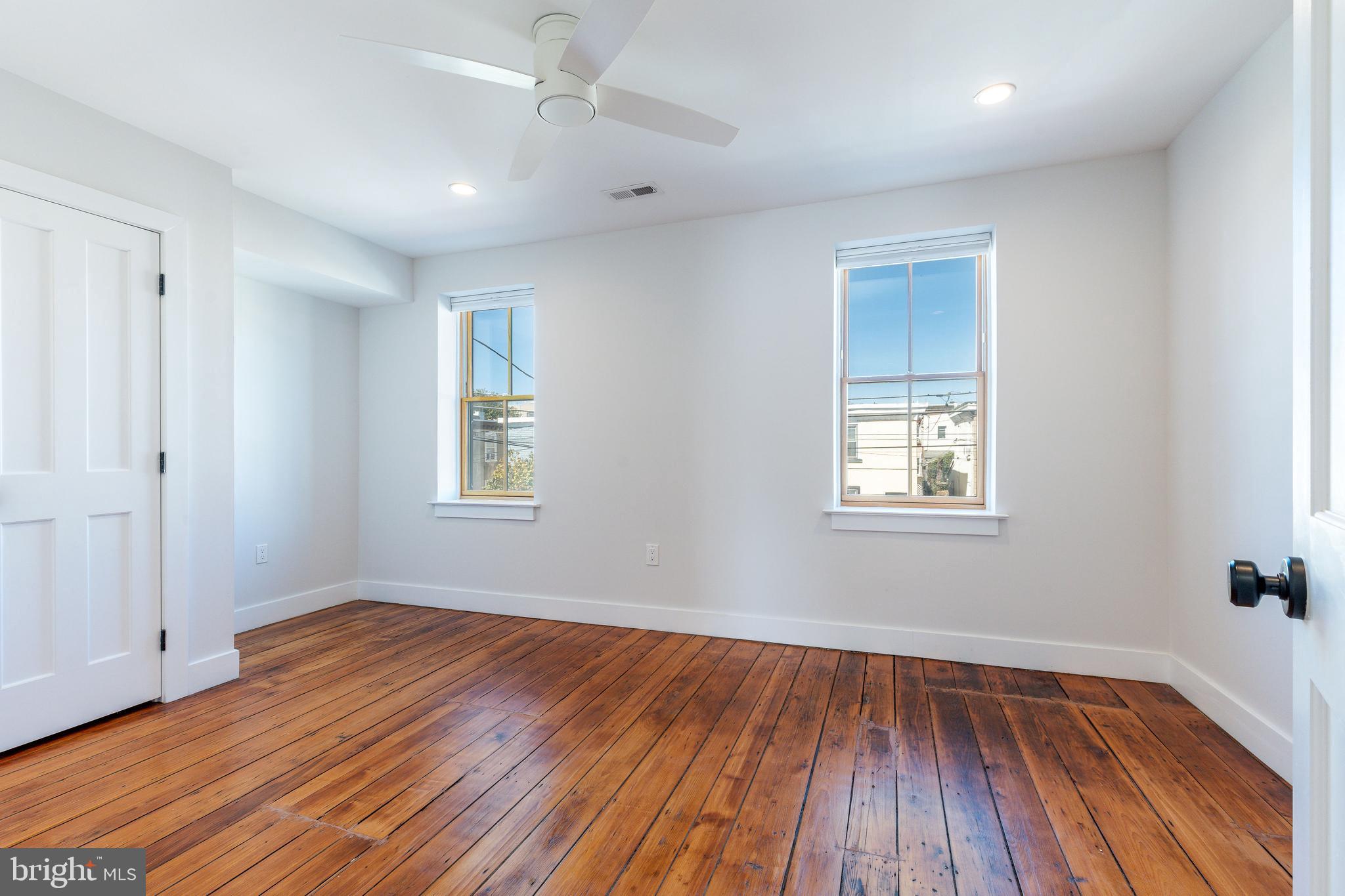 EAST KENSINGTON - Residential