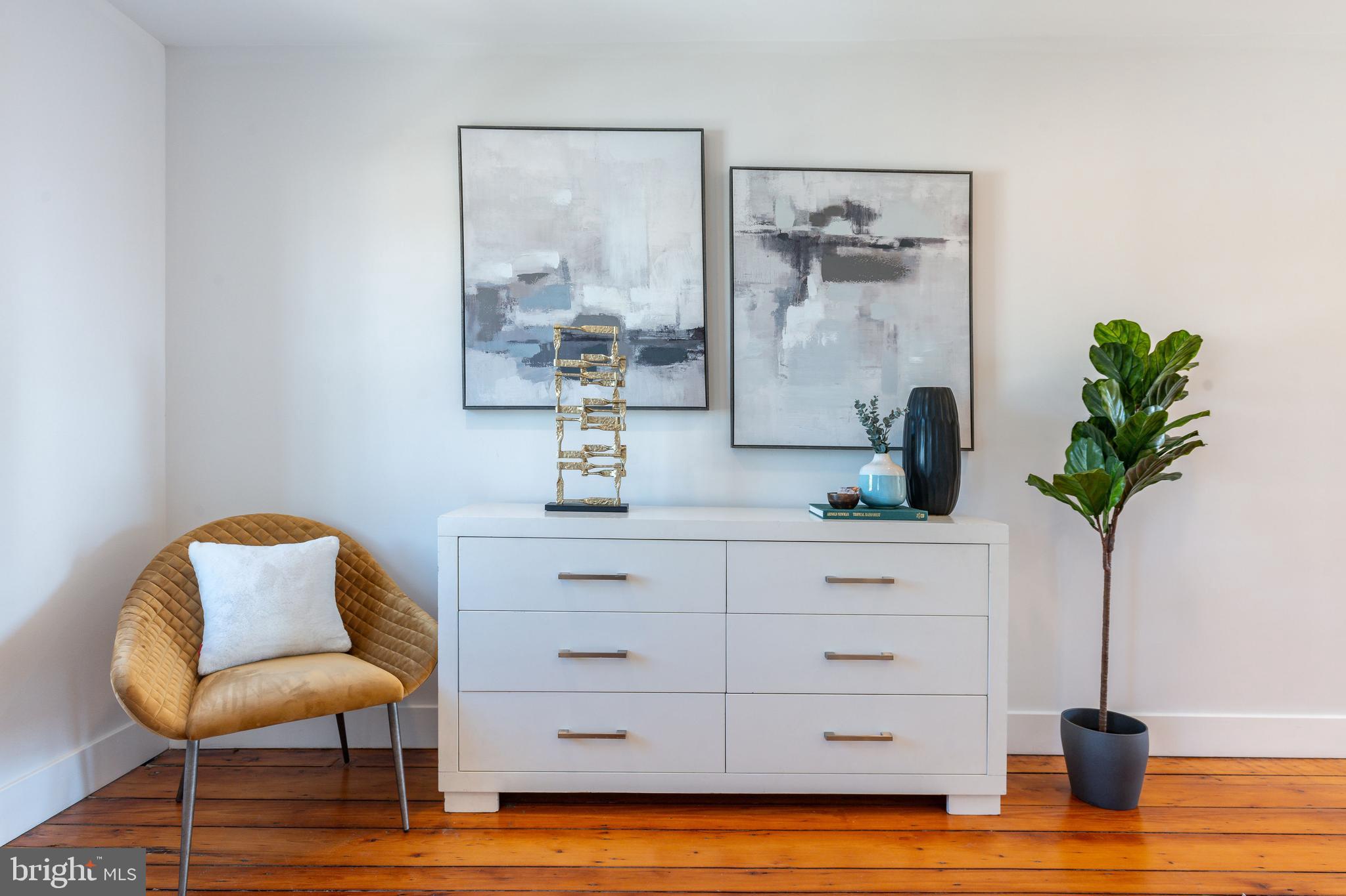 EAST KENSINGTON - Residential