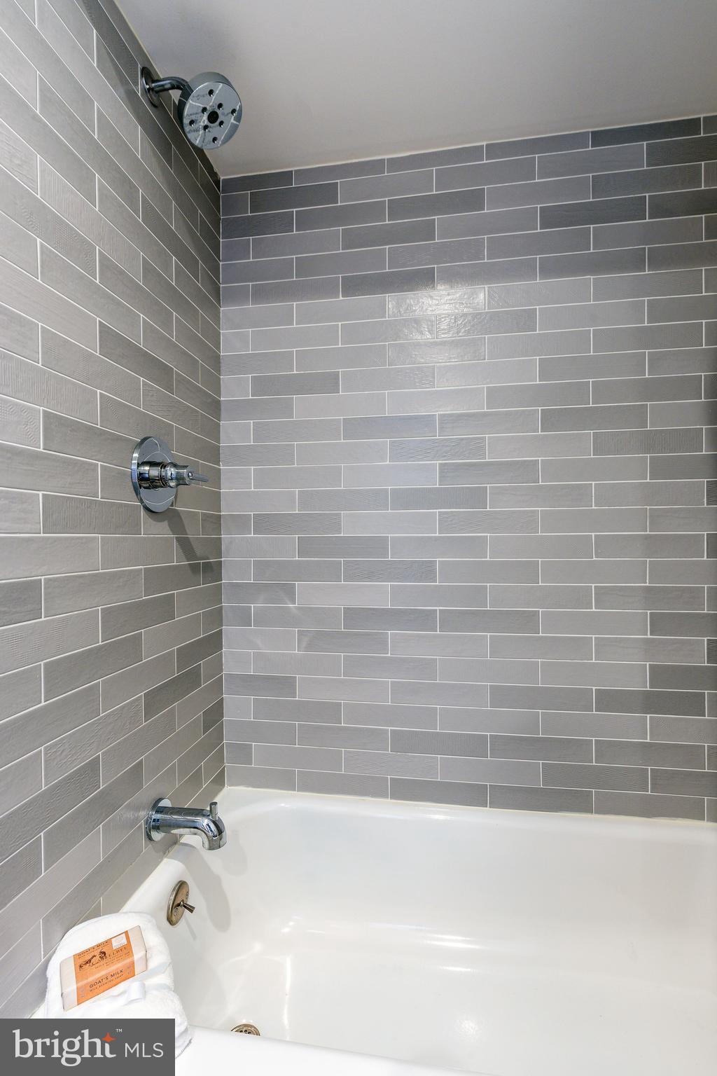 EAST KENSINGTON - Residential