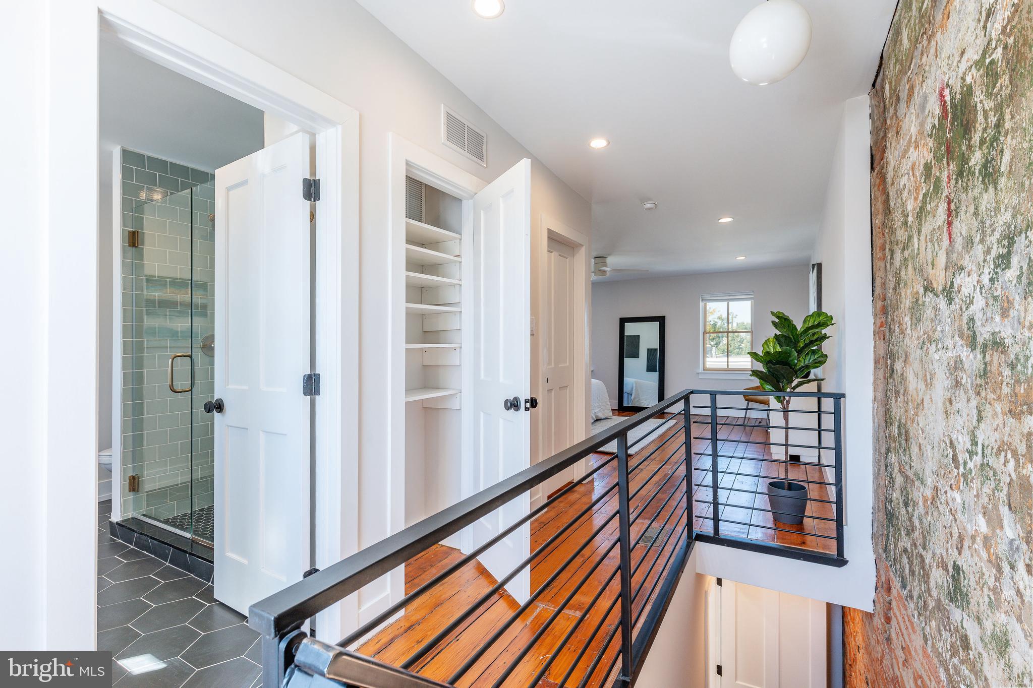 EAST KENSINGTON - Residential