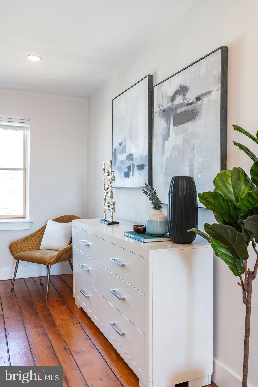 EAST KENSINGTON - Residential