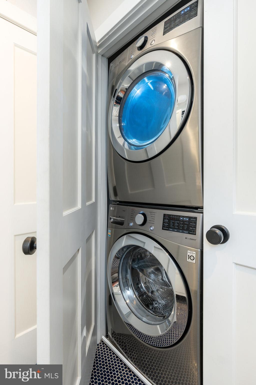 EAST KENSINGTON - Residential