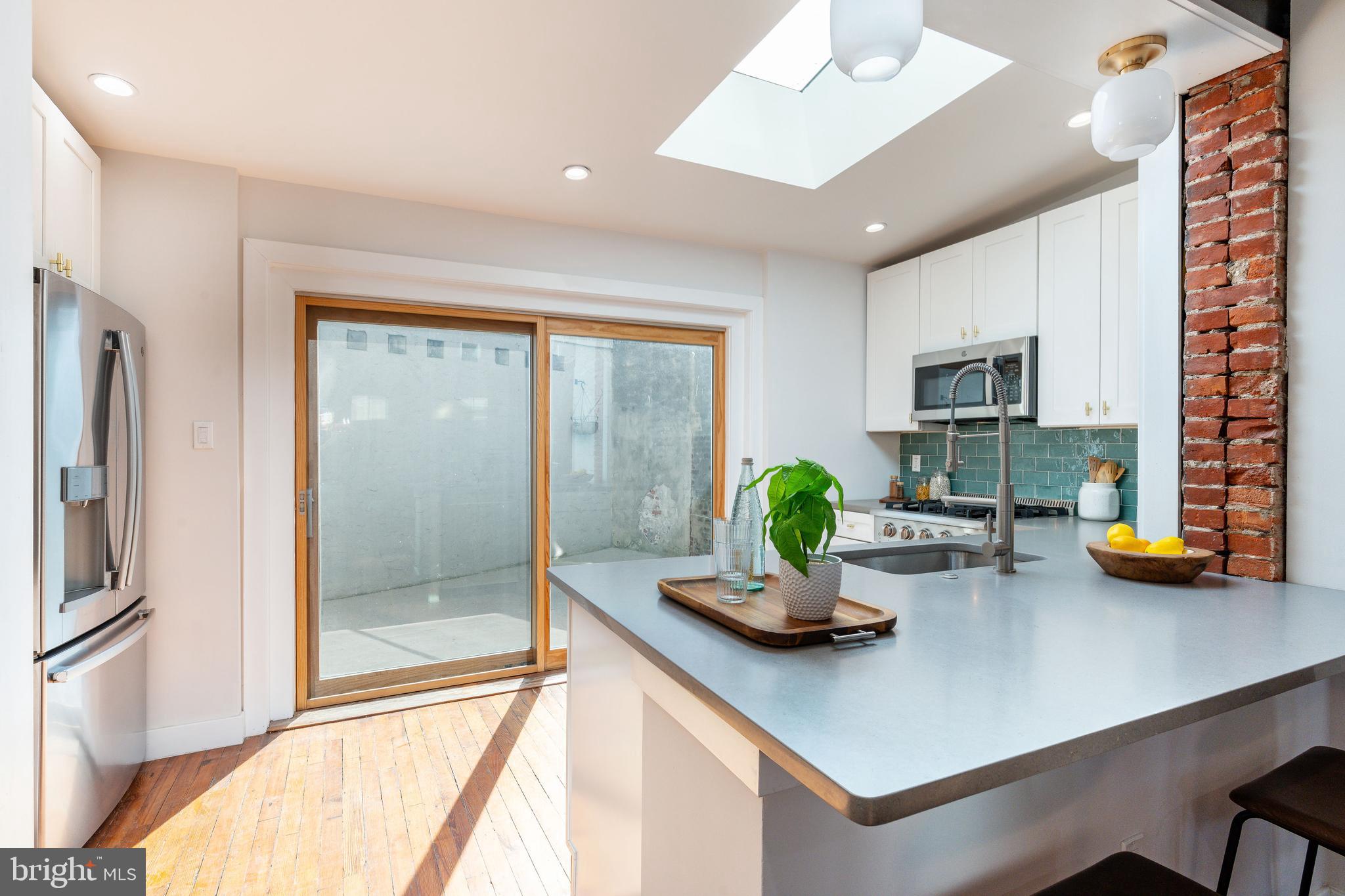 EAST KENSINGTON - Residential