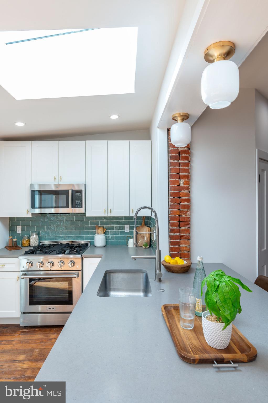 EAST KENSINGTON - Residential