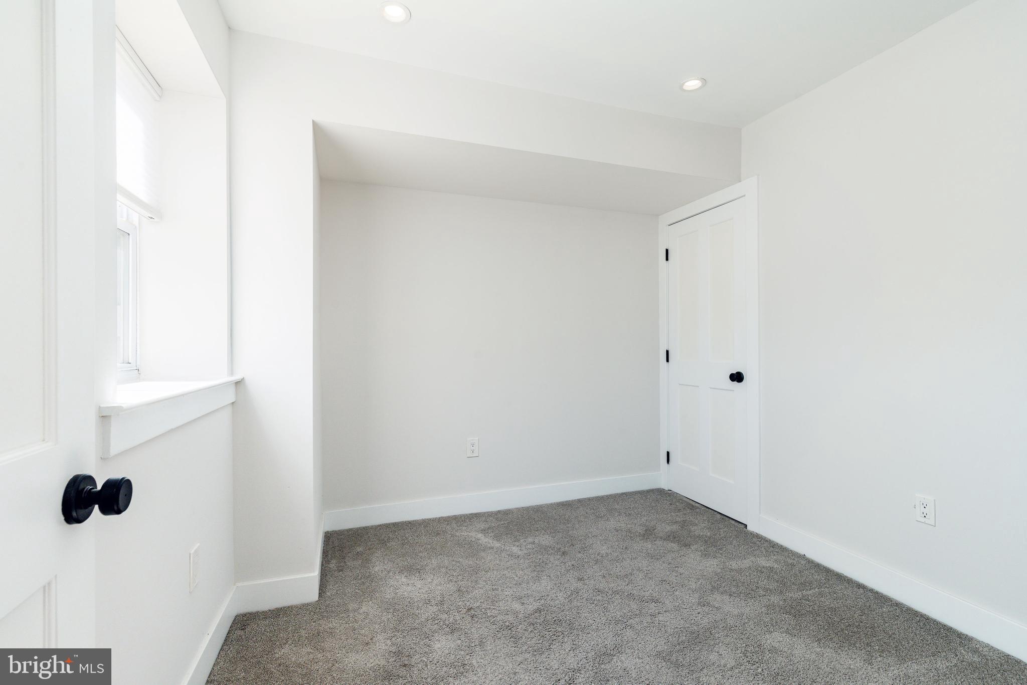 EAST KENSINGTON - Residential