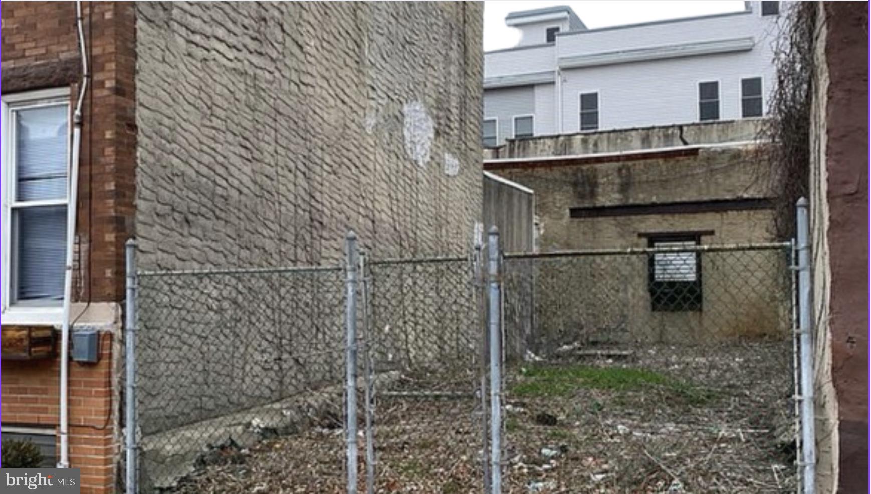 PORT RICHMOND - Land