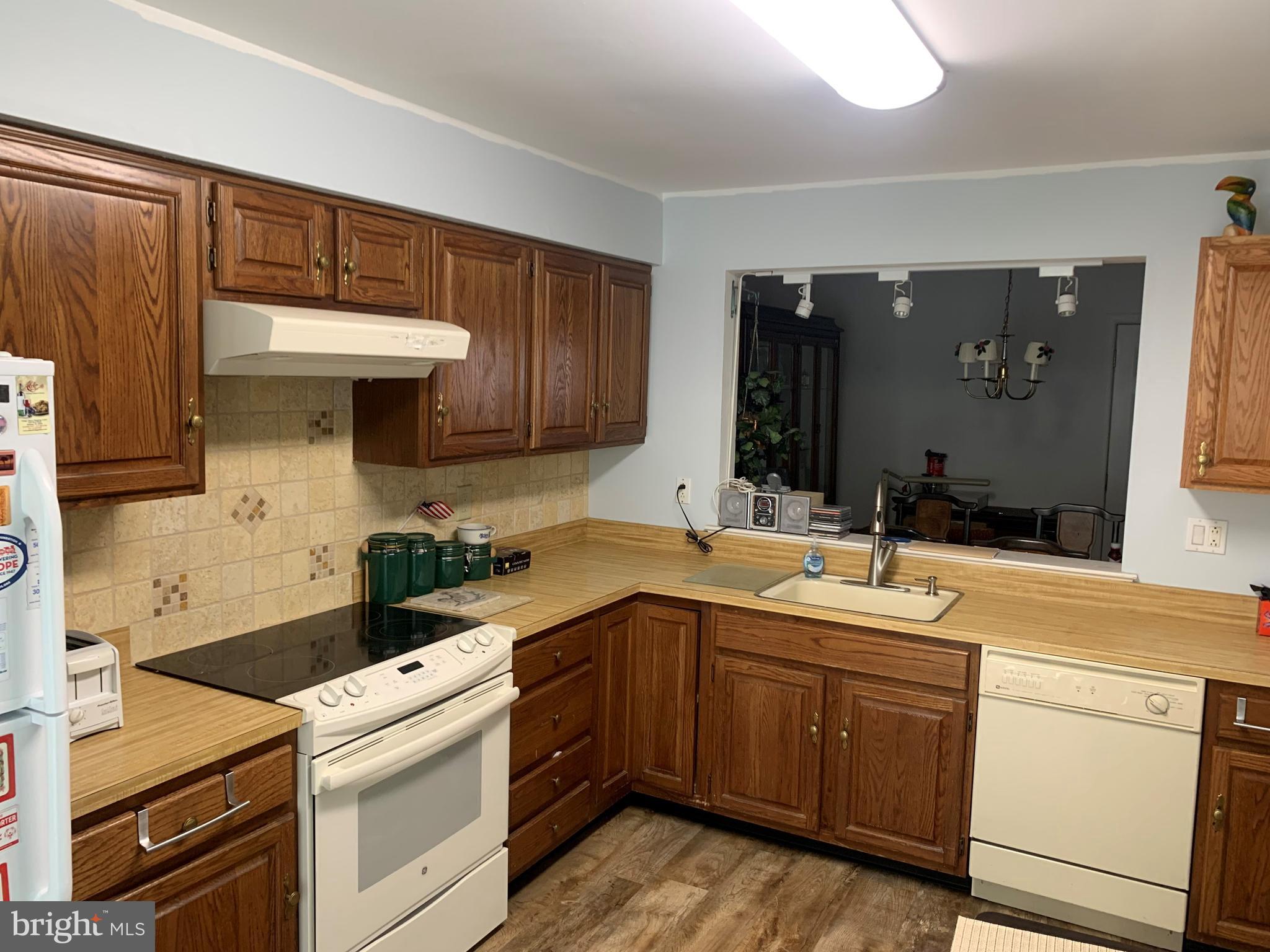 VILLAGE SHIRES - Residential