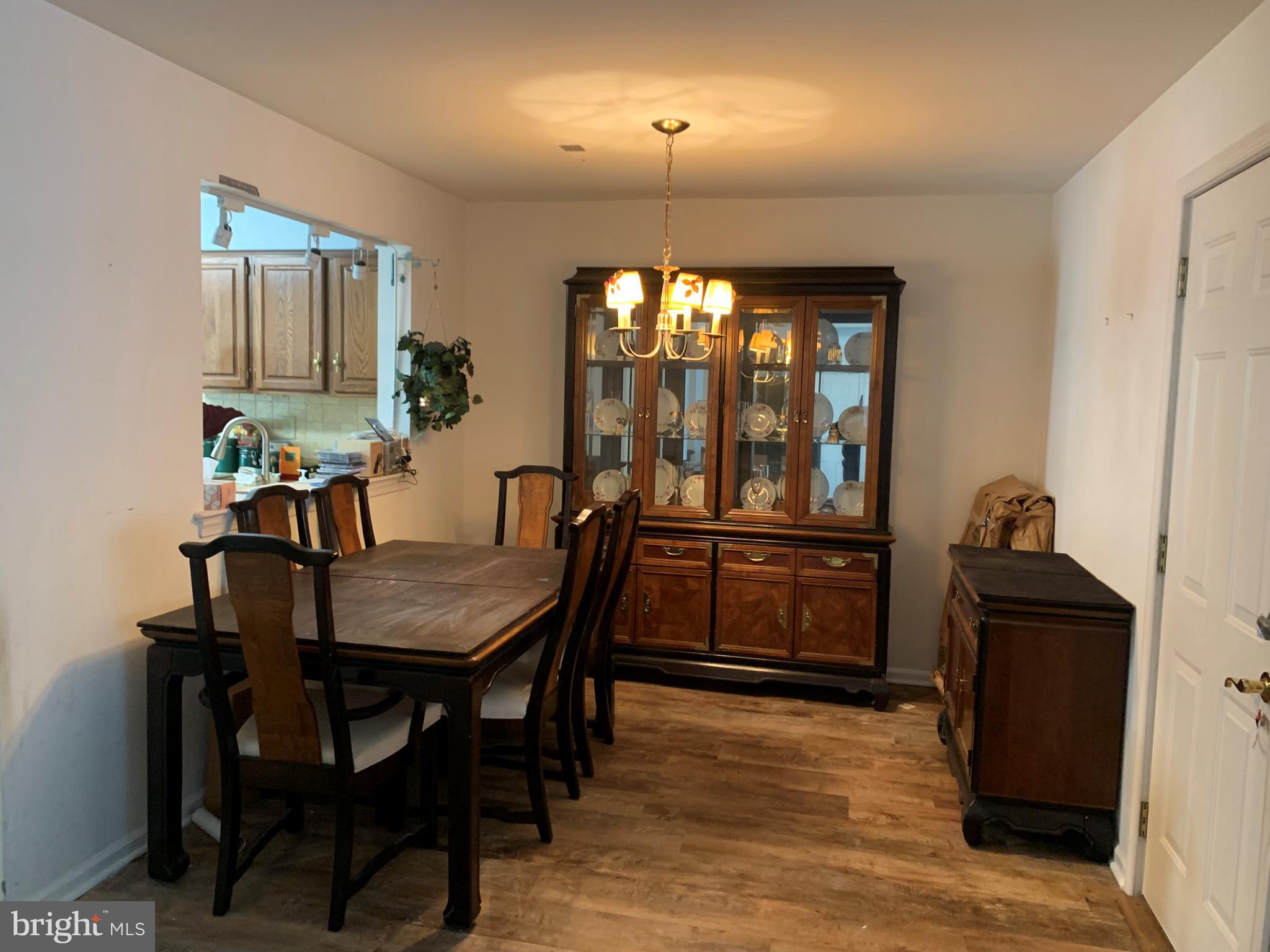 VILLAGE SHIRES - Residential