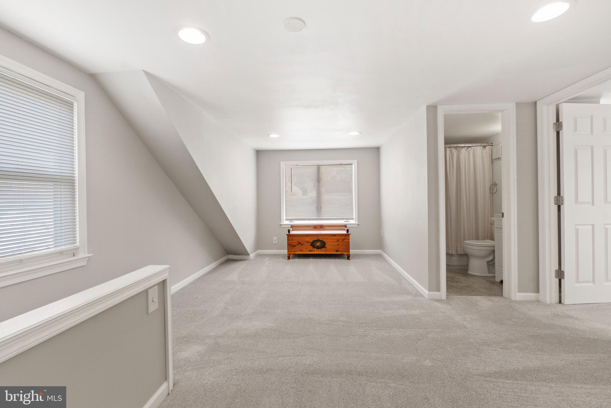 MARYLAND MANOR - Residential