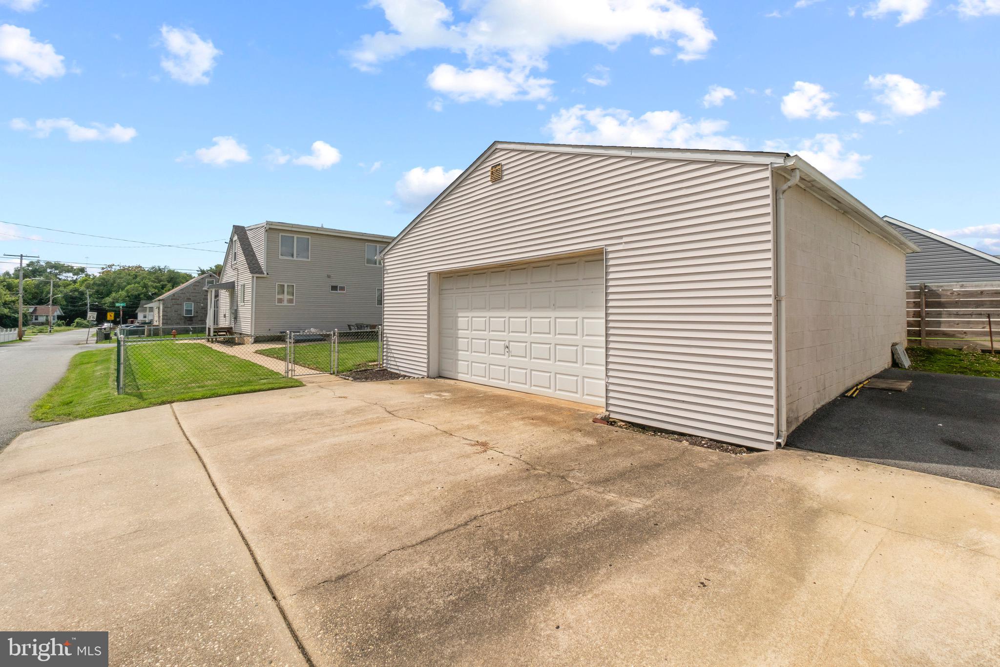 MARYLAND MANOR - Residential