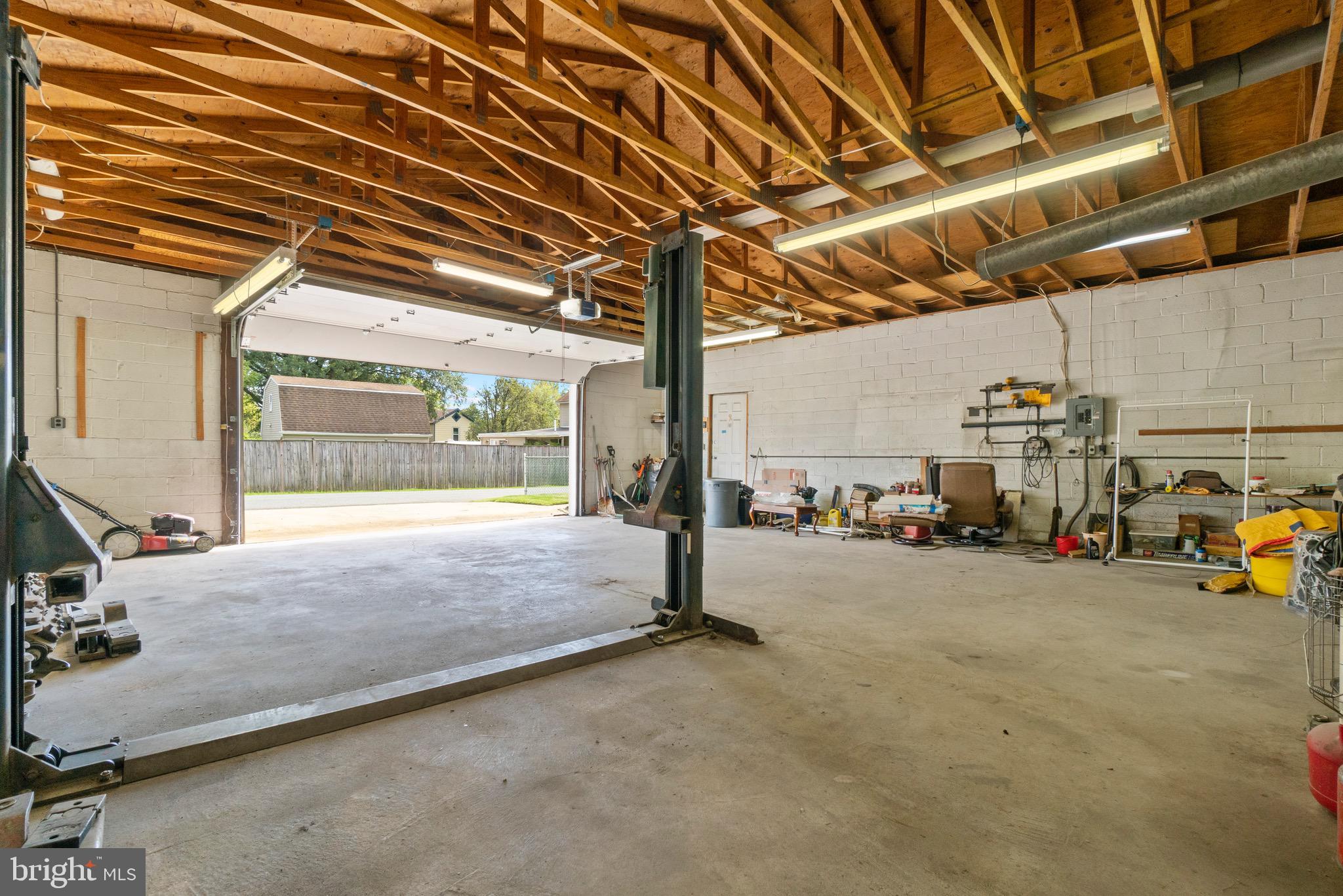 MARYLAND MANOR - Residential