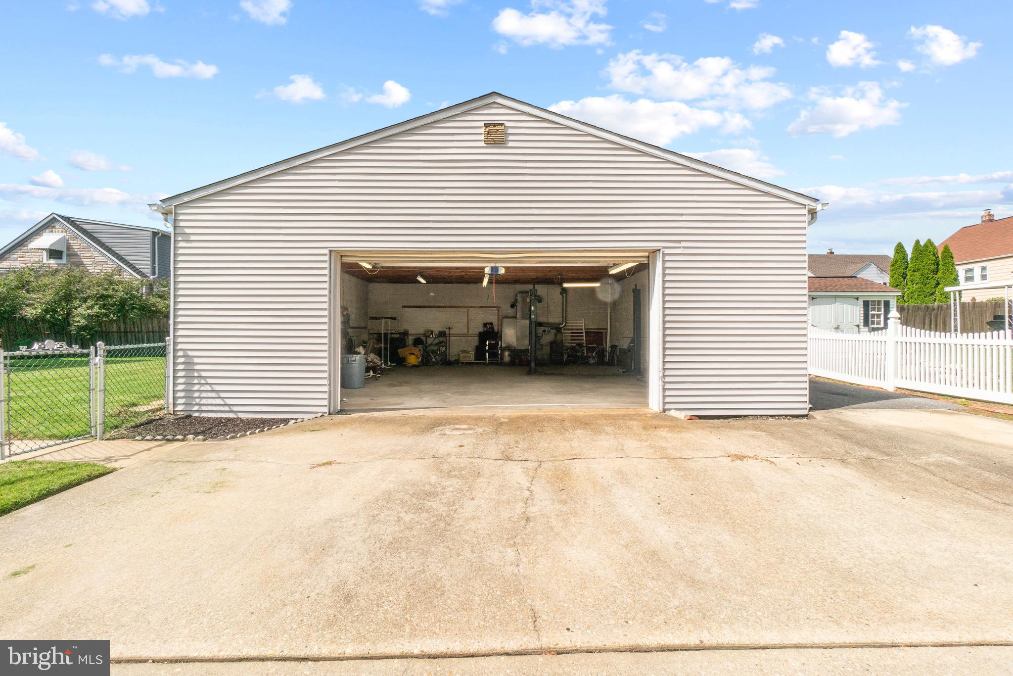 MARYLAND MANOR - Residential