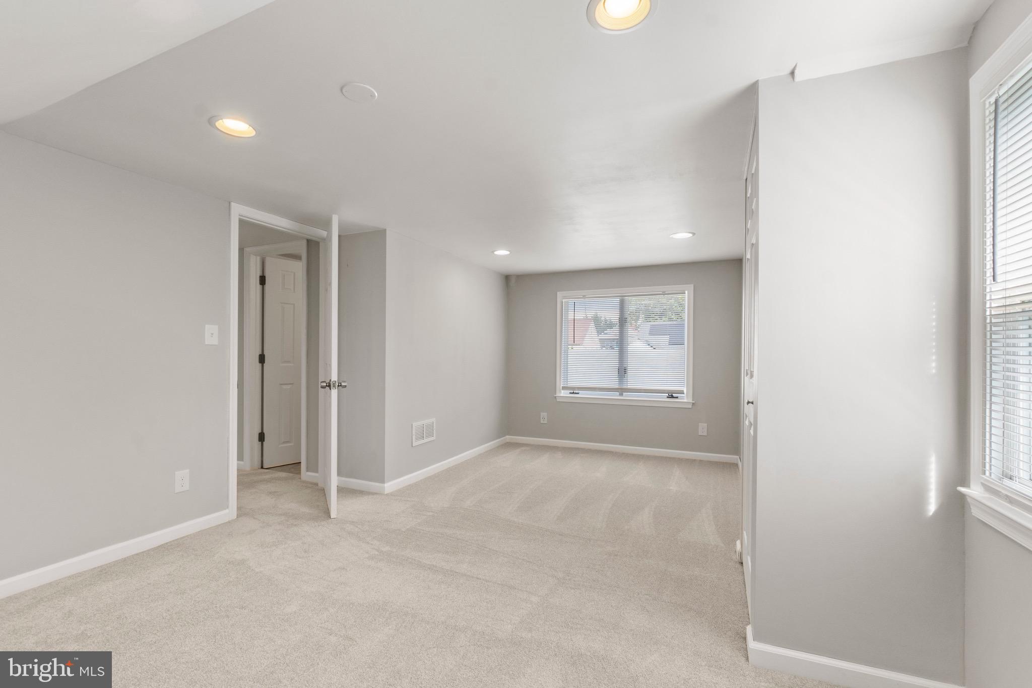 MARYLAND MANOR - Residential