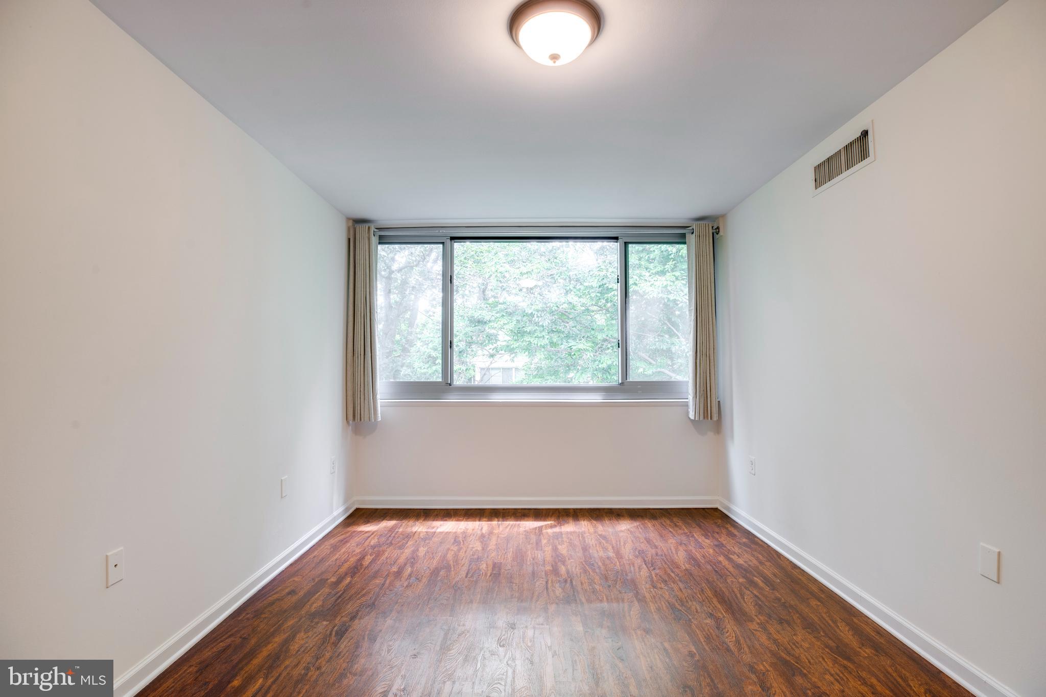 BRIARWOOD COURT - Residential