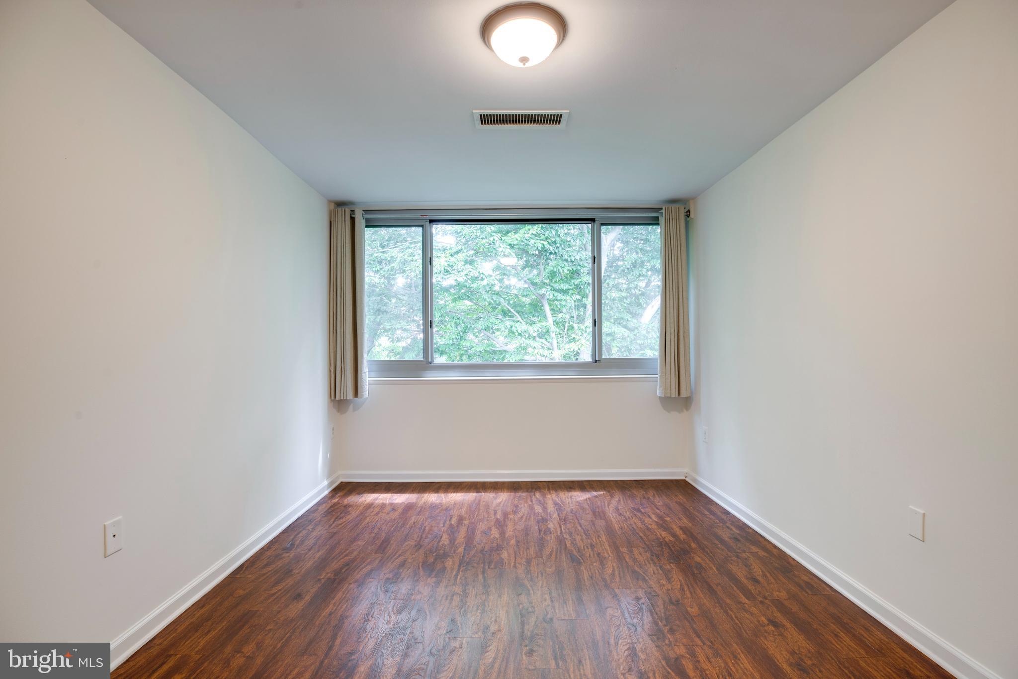 BRIARWOOD COURT - Residential