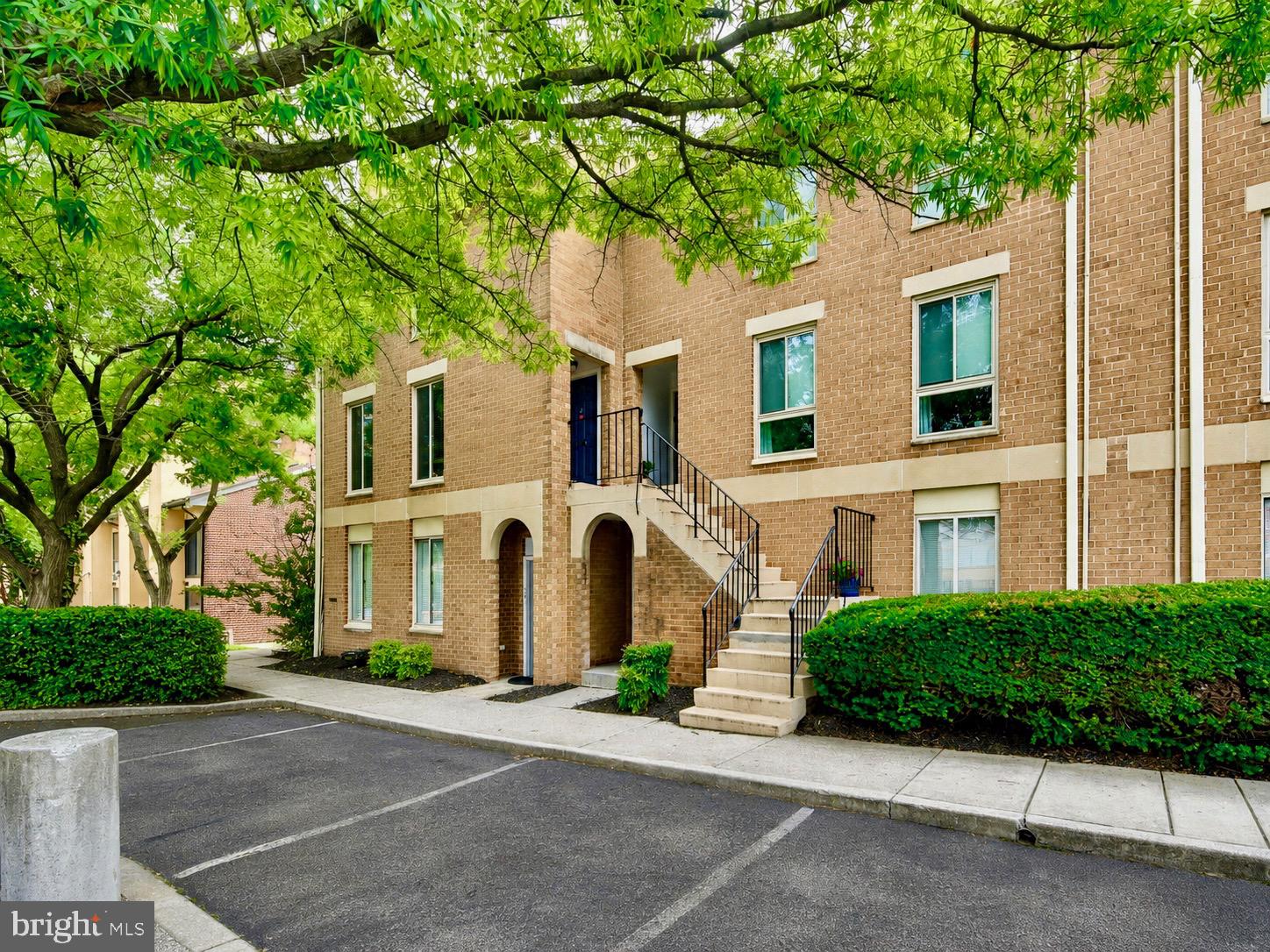 109 W CONWAY STREET