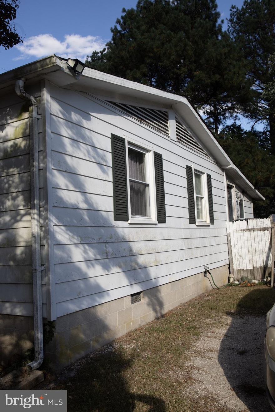 Welcome to 113 8th Street in charming Pocomoke City, MD! This cozy home is a perfect fit for those seeking simplicity without compromising on space. With 1,555 square feet of living area, it offers a well-appointed bathroom and plenty of room for your creative layout ideas. The expansive 10,400 square foot lot provides ample outdoor space for gardening, relaxation, or hobbies. Built in 1974, with 4 bedrooms 2 baths. Whether you're looking to invest or settle into a tranquil lifestyle, this property offers great potential. Come see what opportunities await at this unique home in Pocomoke City!