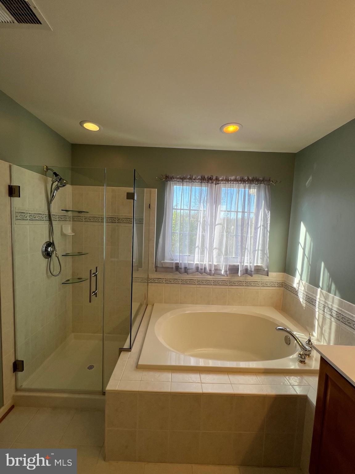 GALYN MANOR - Residential