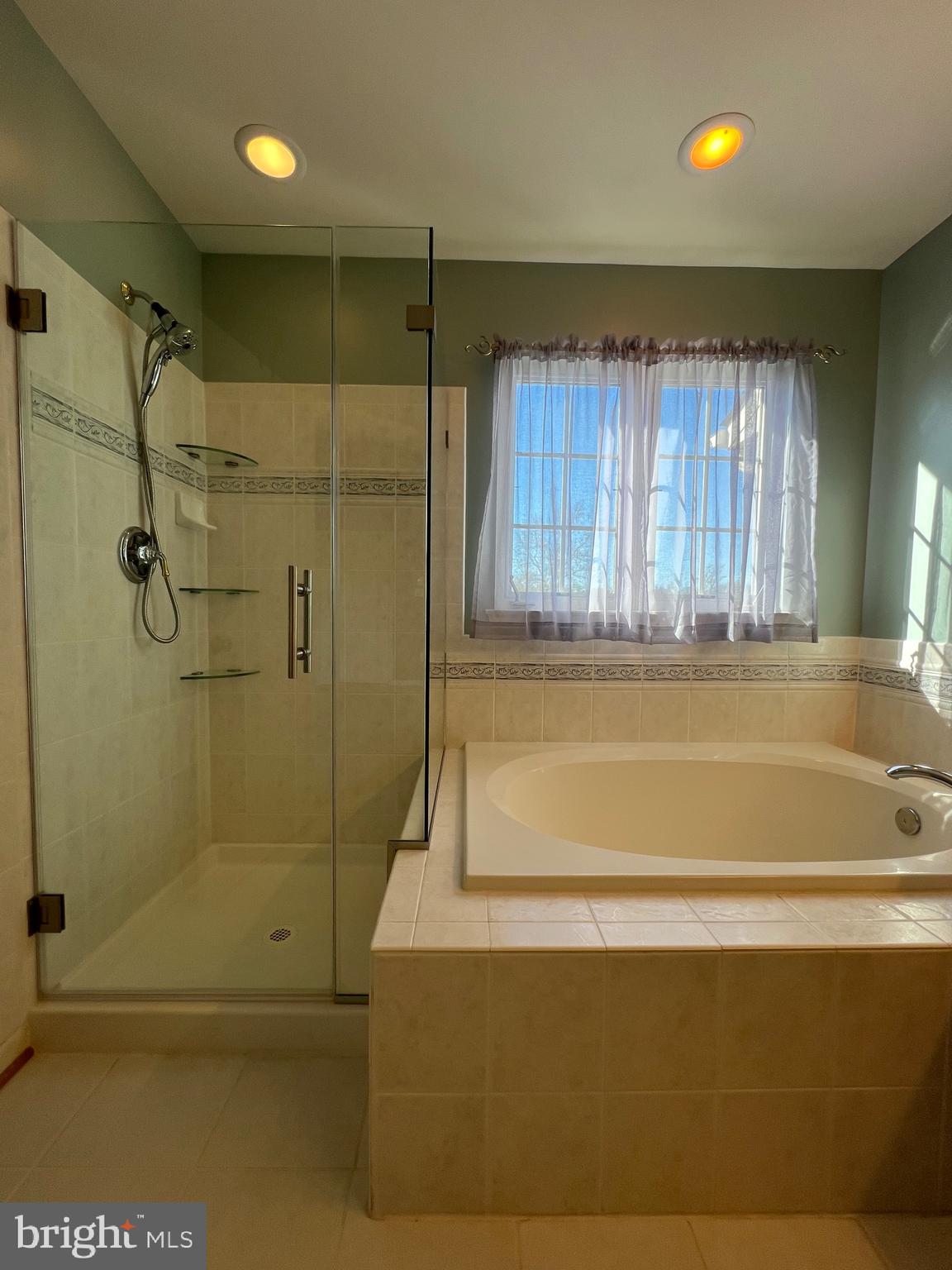 GALYN MANOR - Residential