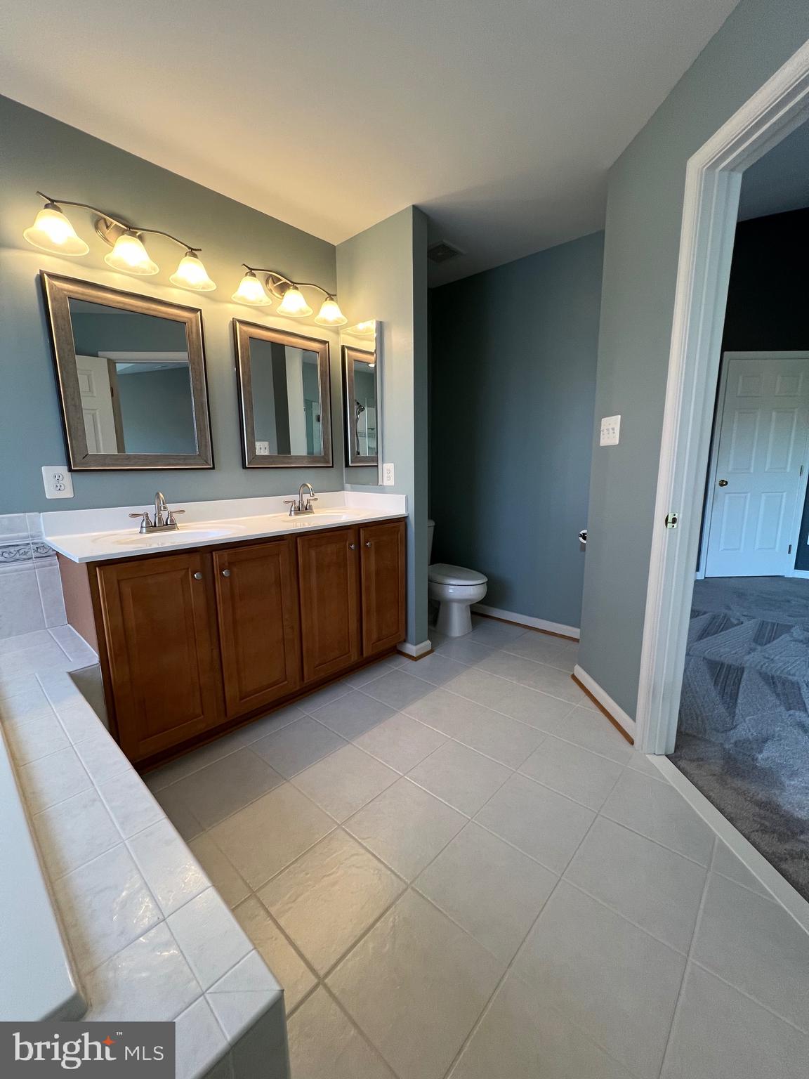 GALYN MANOR - Residential